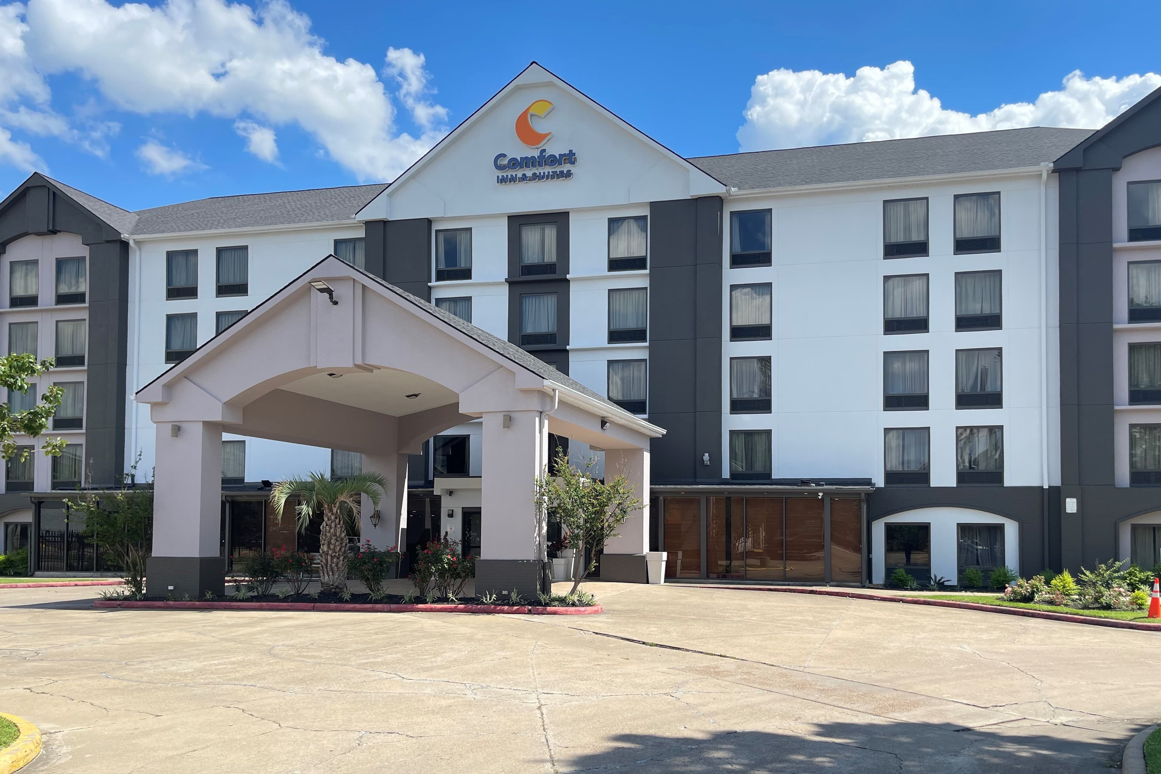 Comfort Inn & Suites Houston I-10 West Energy Corridor - Image 1