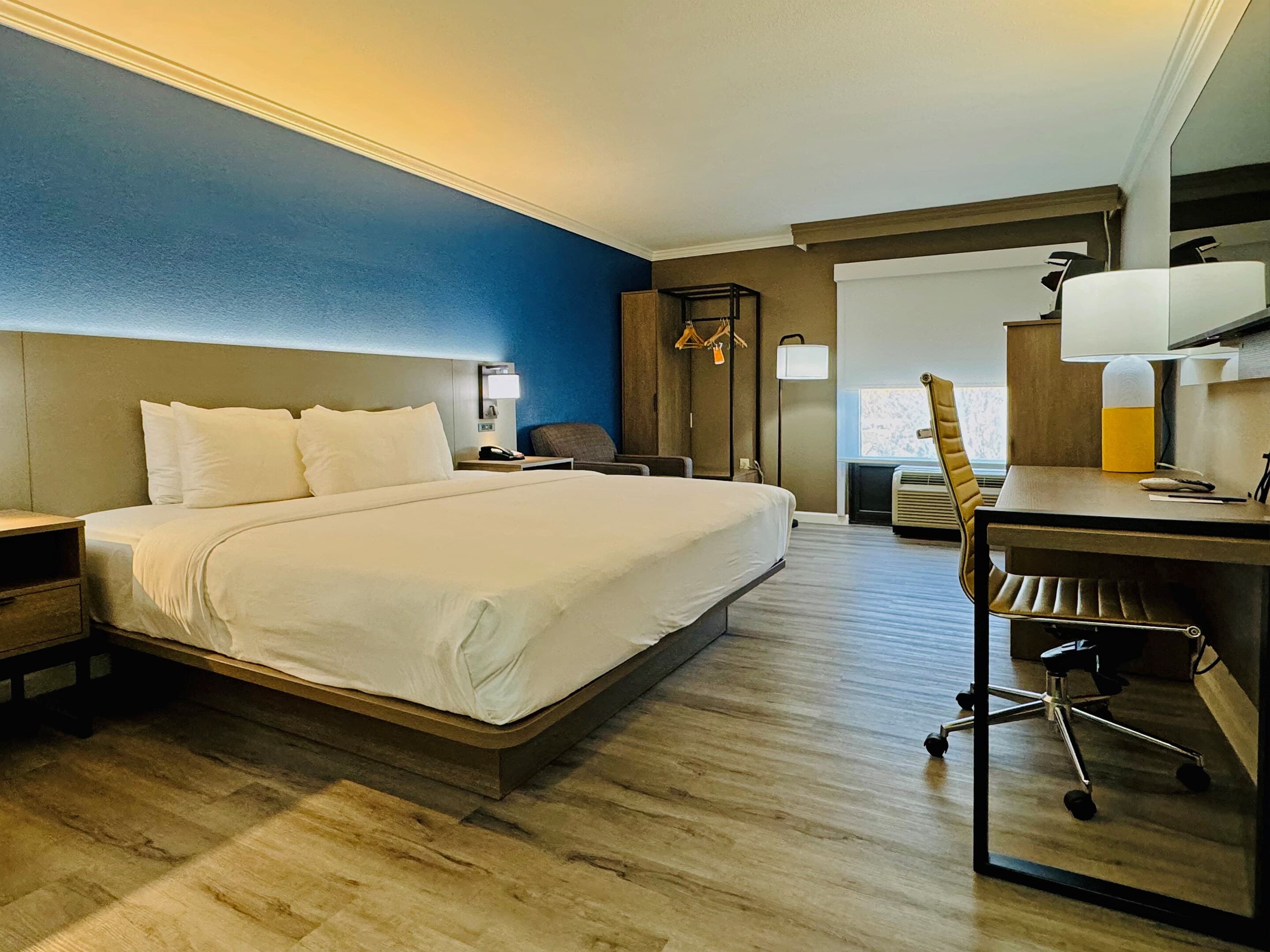 Comfort Inn & Suites Houston I-10 West Energy Corridor - Image 2