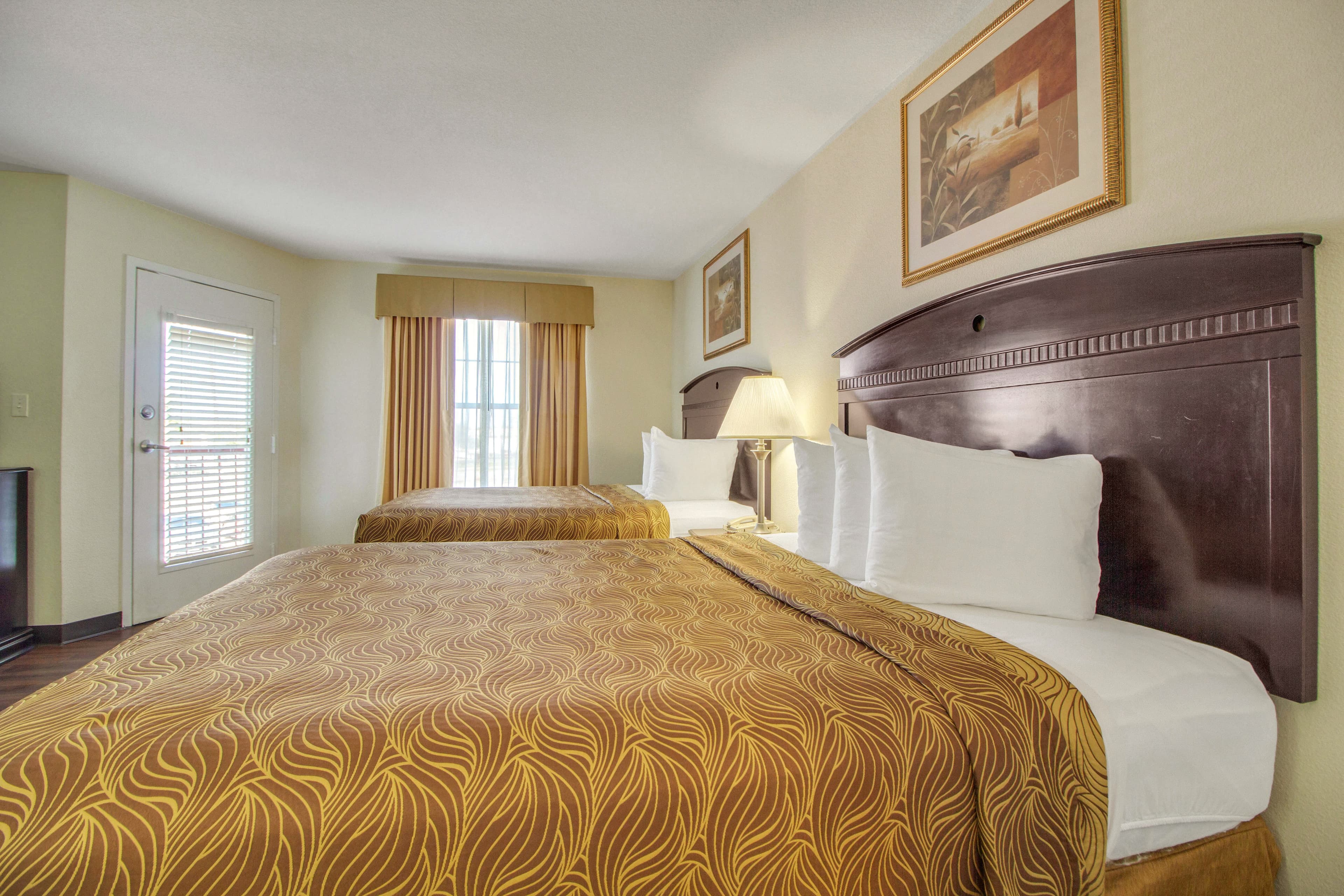 MainStay Suites Texas Medical Center/Reliant Park — 7