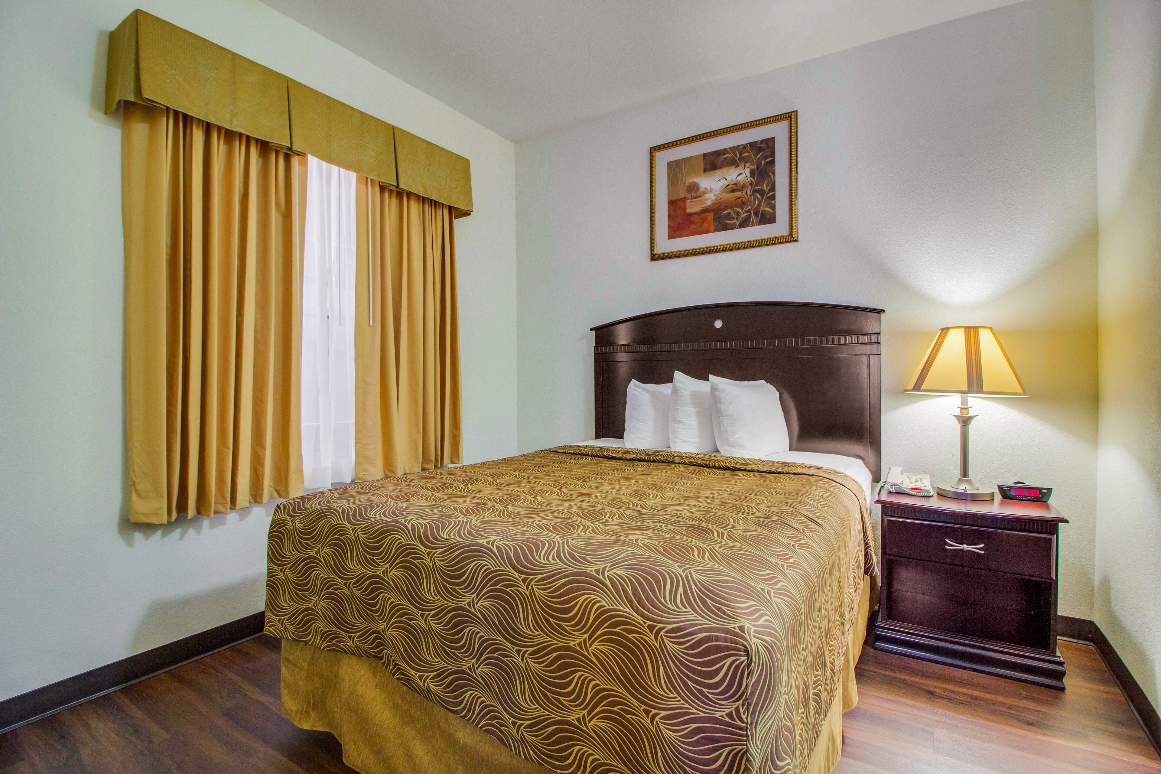 MainStay Suites Texas Medical Center/Reliant Park - Image 4