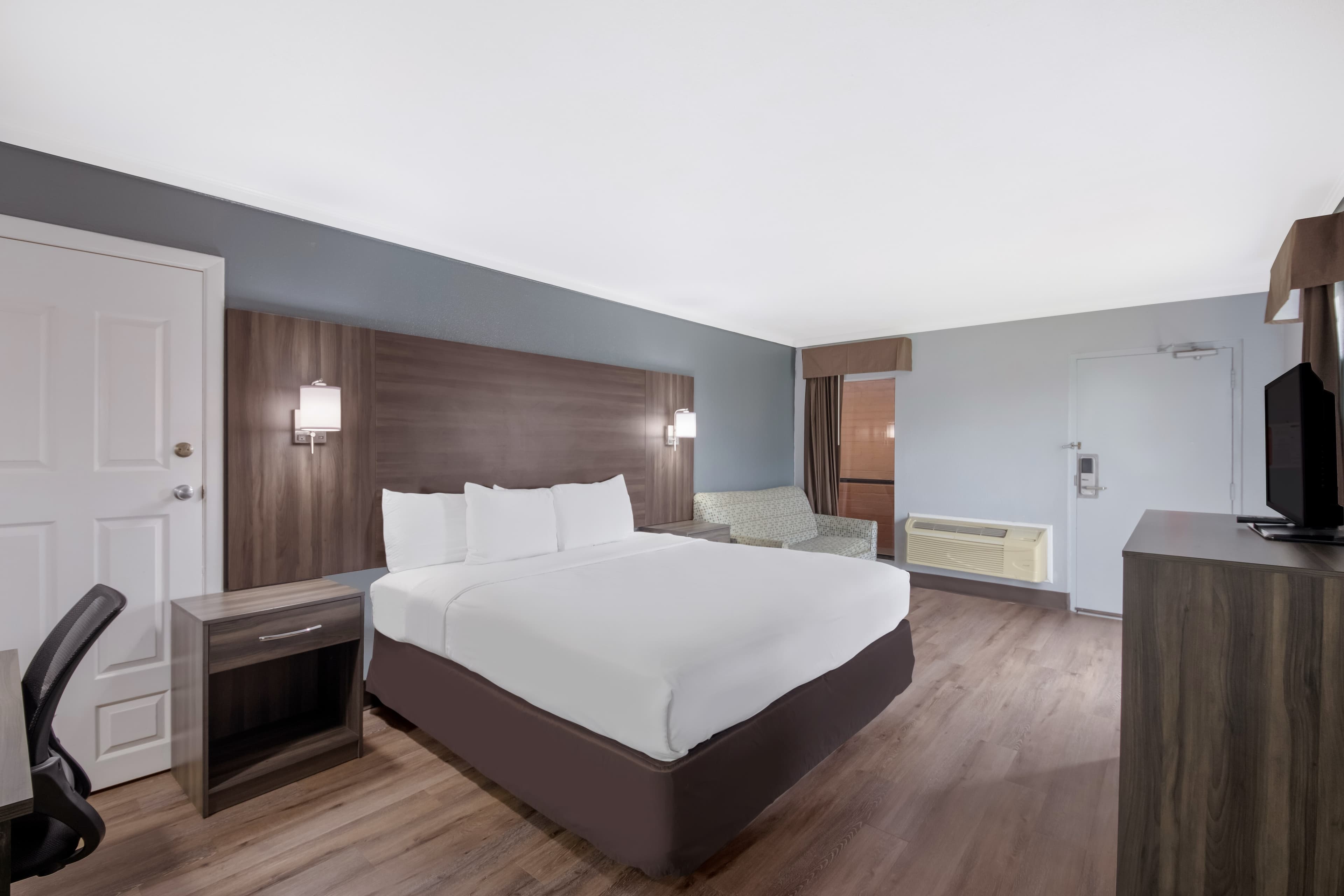 Econo Lodge Austin North near The Domain — 7