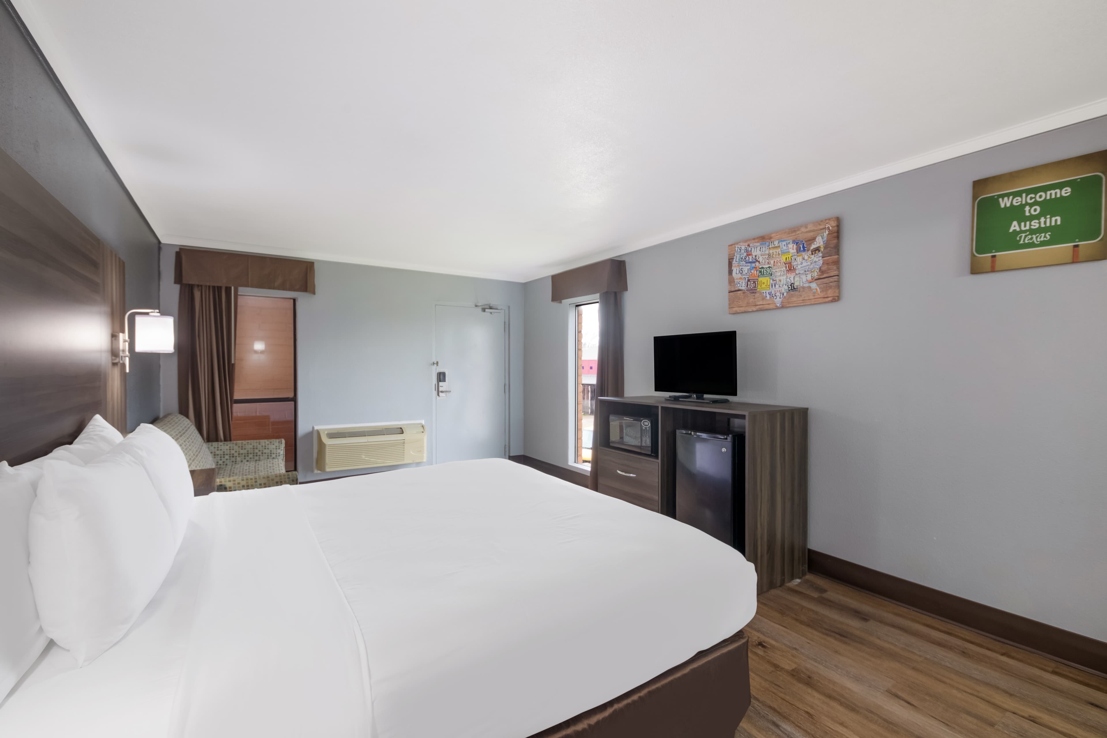 Econo Lodge Austin North near The Domain — 8