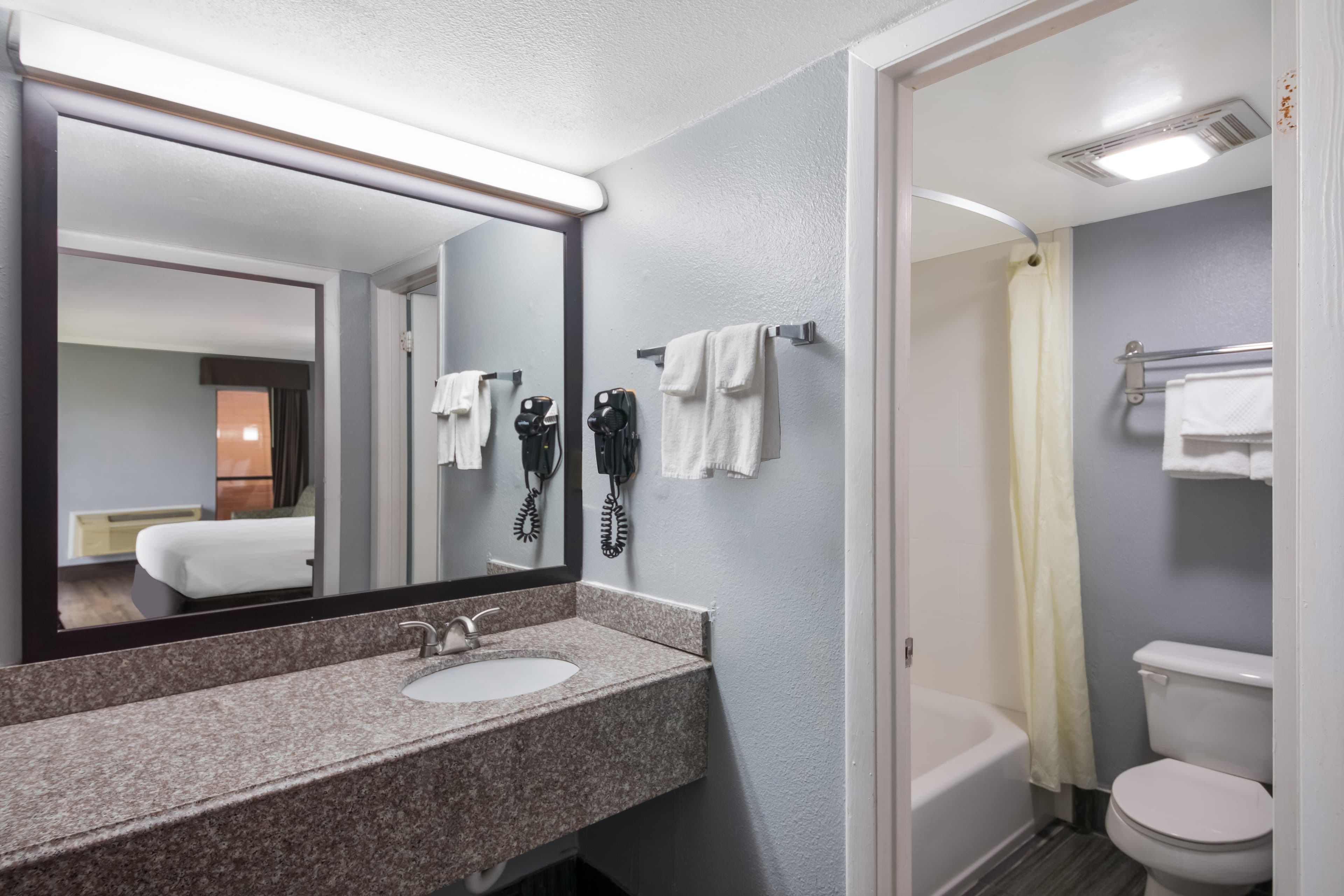 Econo Lodge Austin North near The Domain — 9