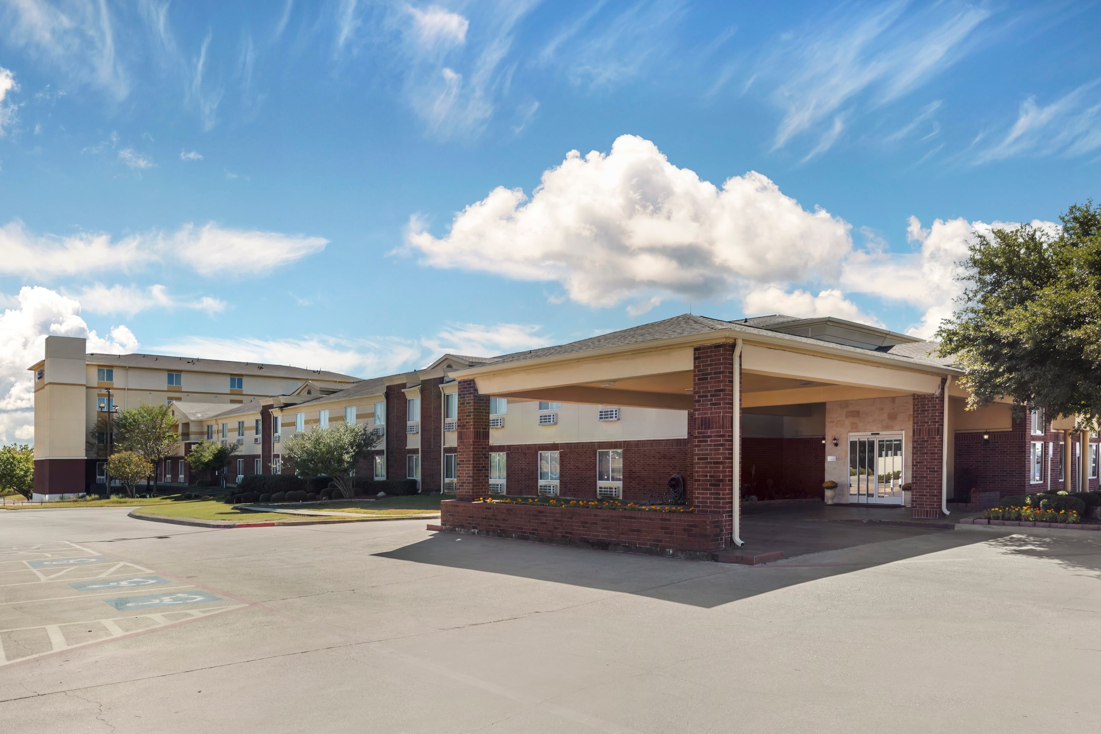 Comfort Inn & Suites Red Oak - Dallas Area - Image 1