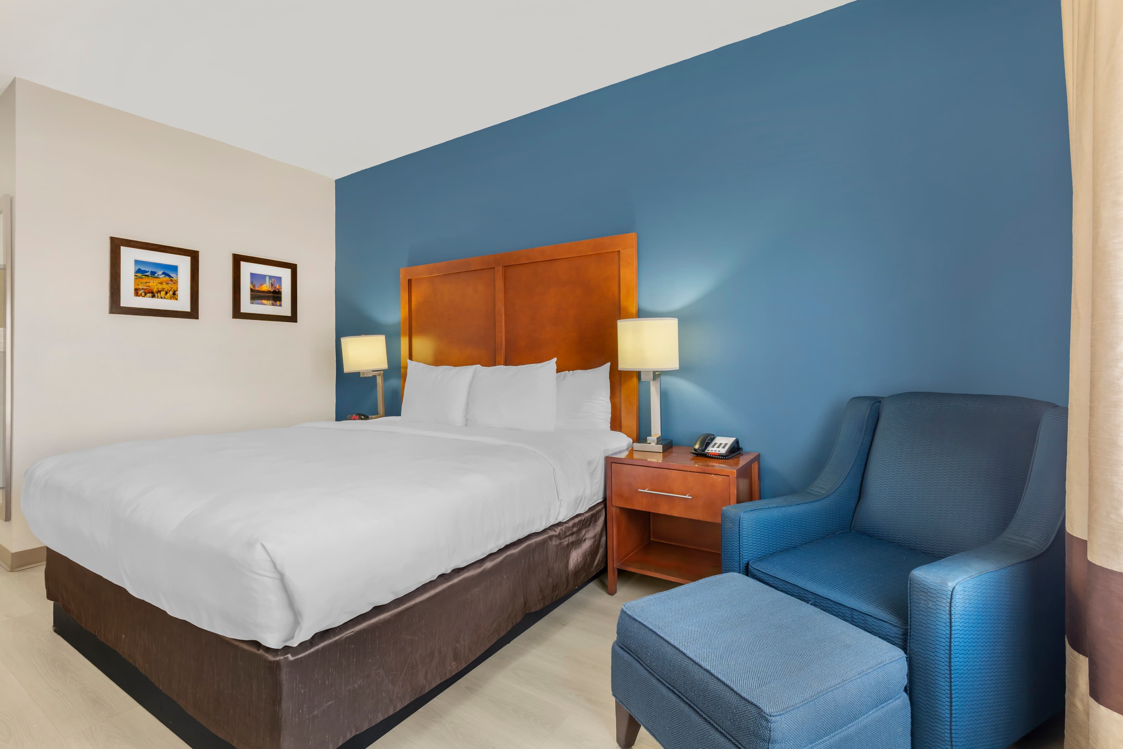 Comfort Inn & Suites Red Oak - Dallas Area - Image 2