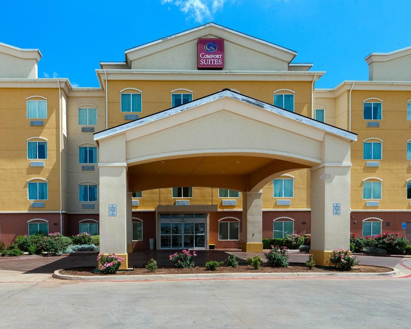 Comfort Suites University - Image 1