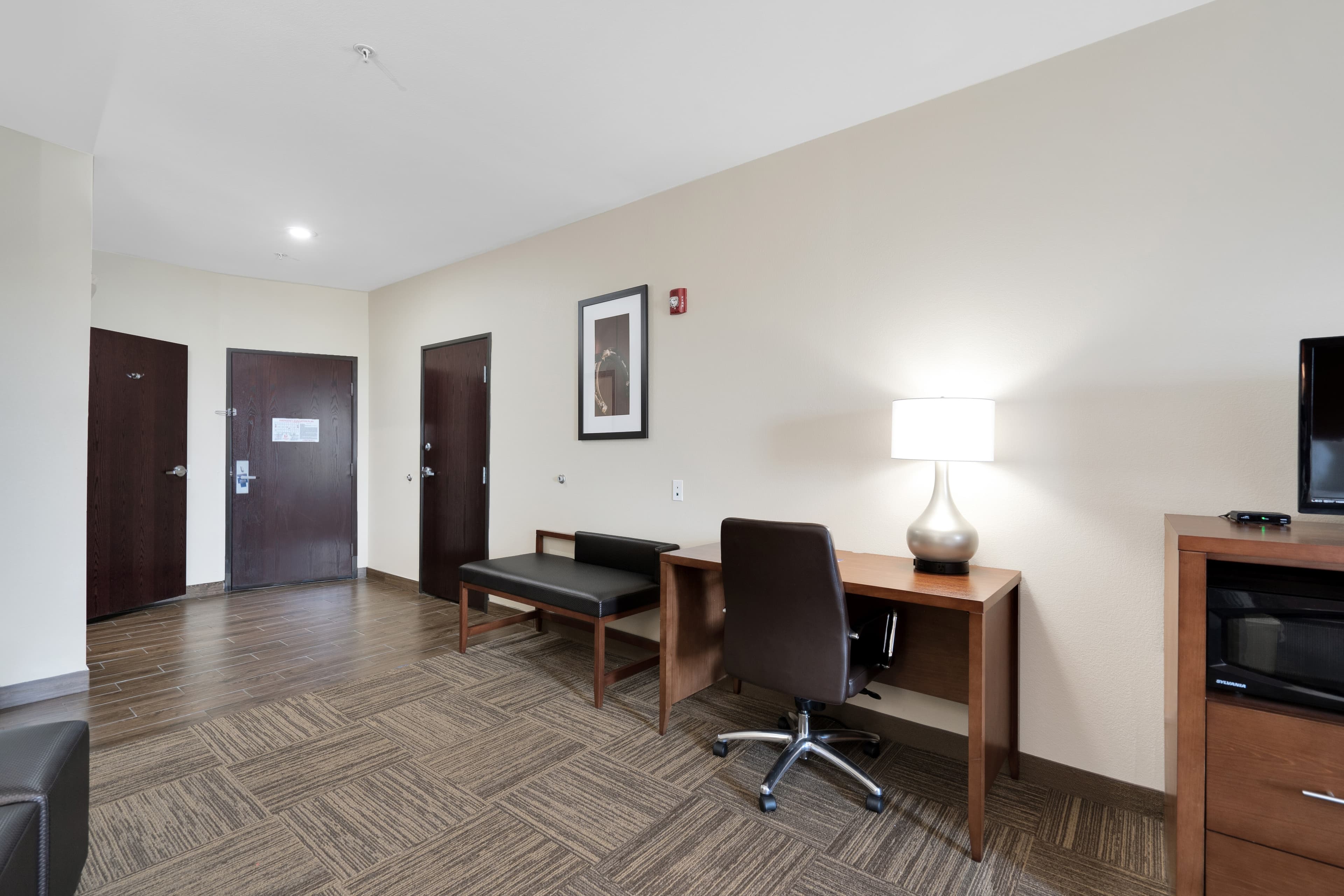 Comfort Suites University - Image 5