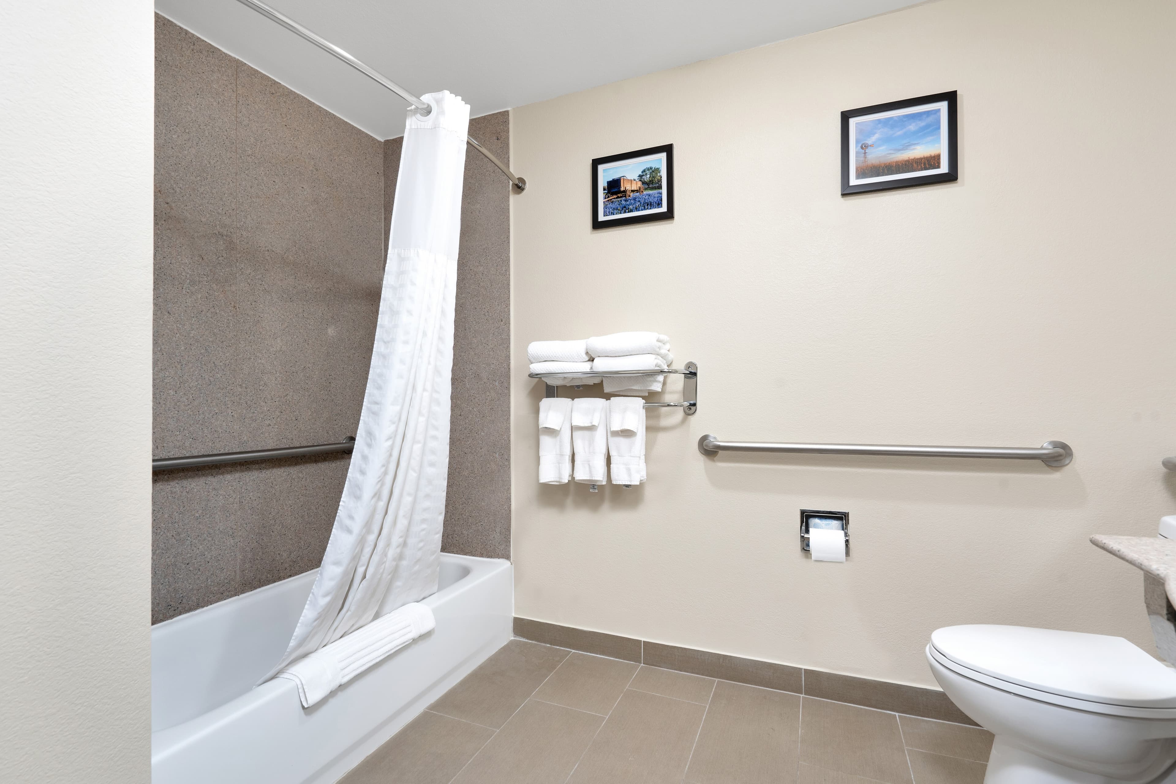 Comfort Suites University — 7