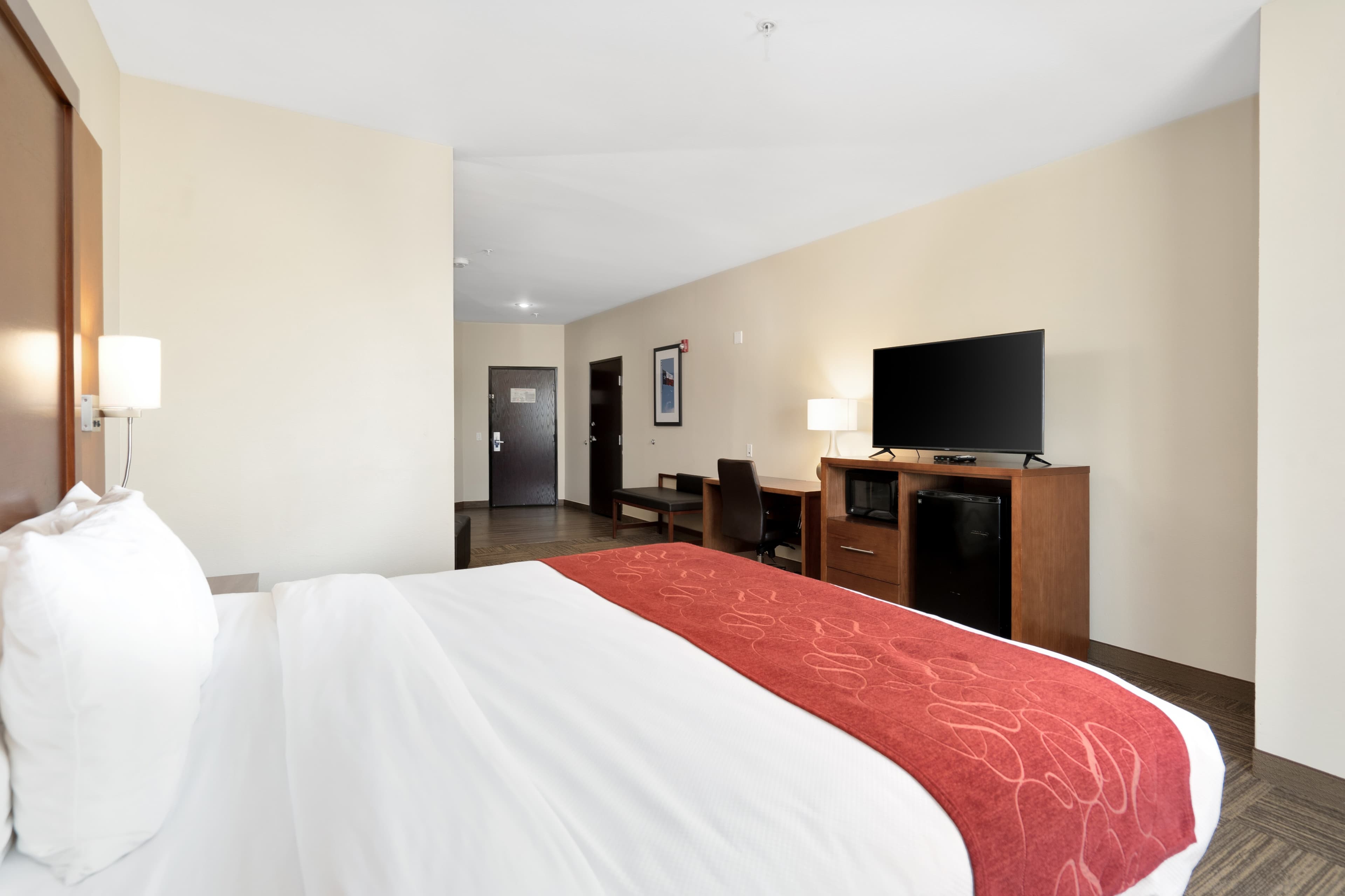 Comfort Suites University — 9