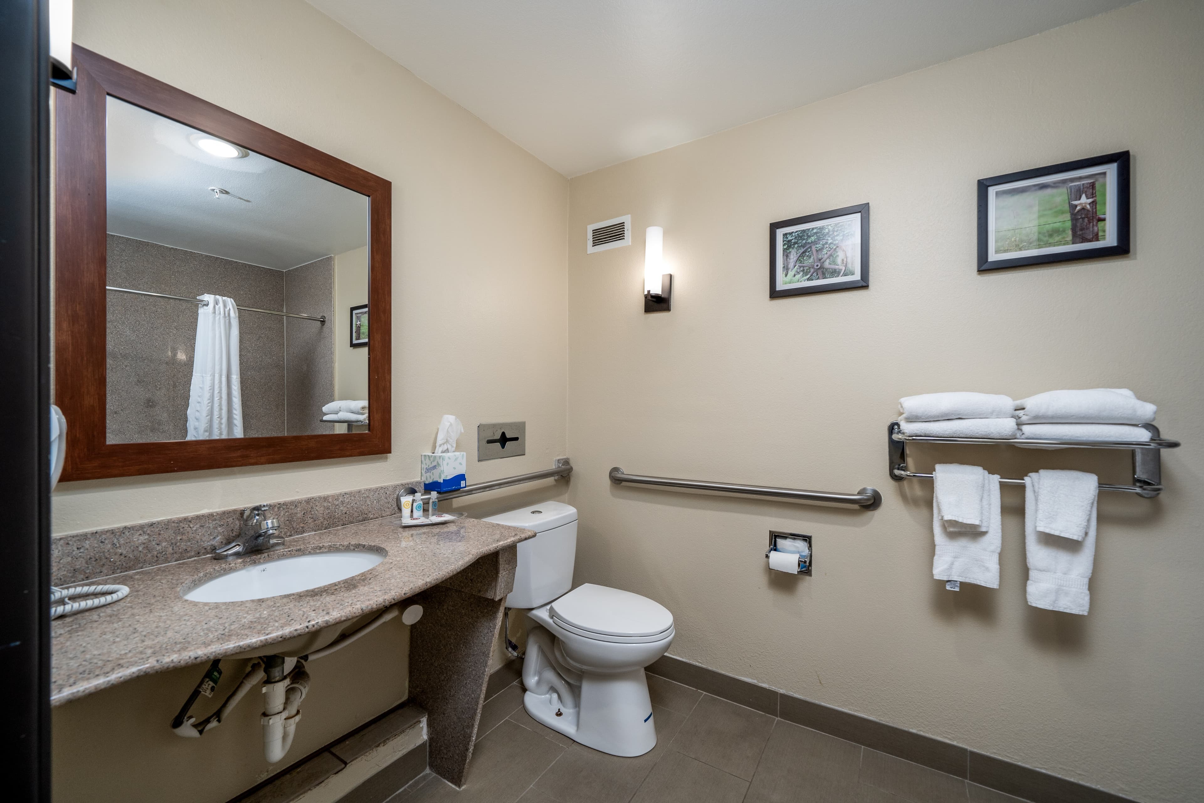 Comfort Suites University — 16