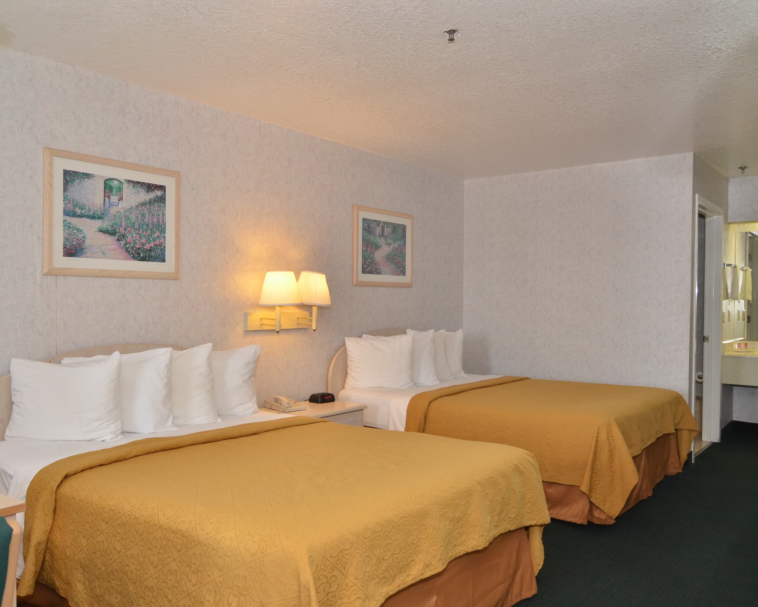 Econo Lodge San Antonio South — 6
