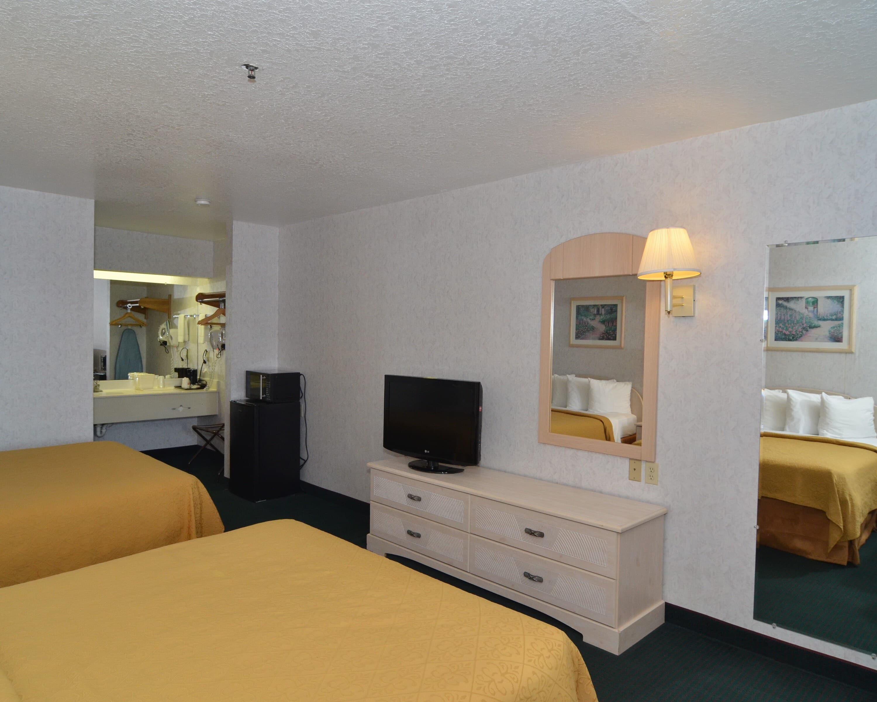 Econo Lodge San Antonio South — 8