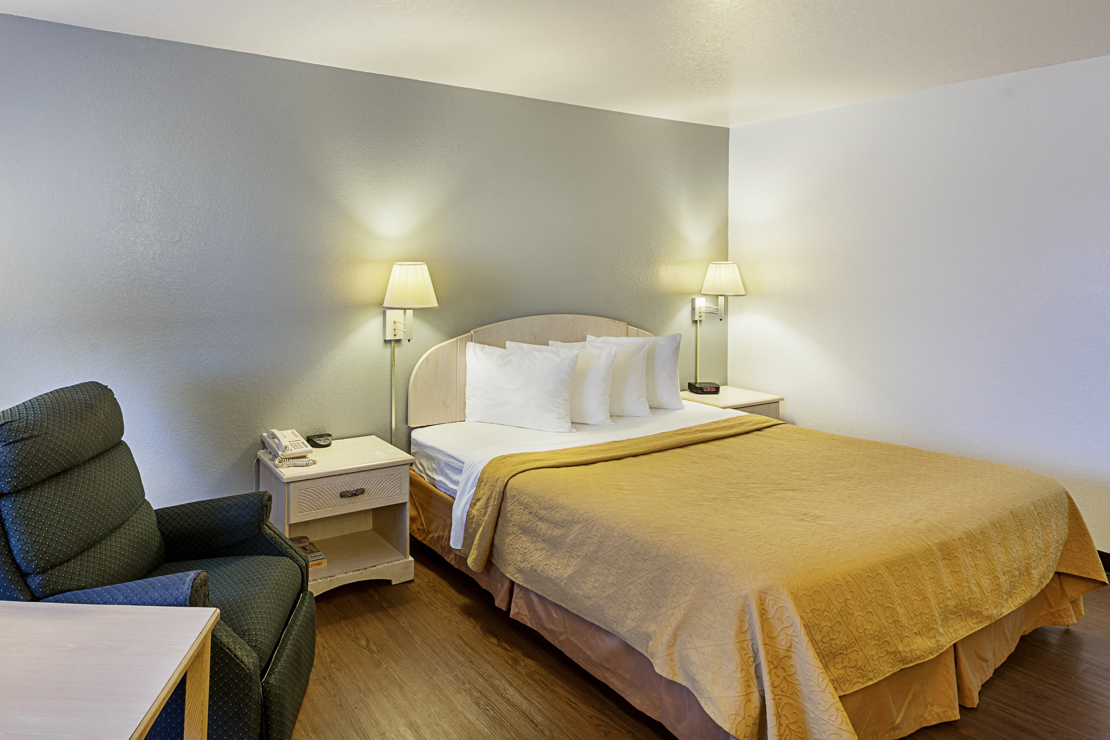 Econo Lodge San Antonio South - Image 2