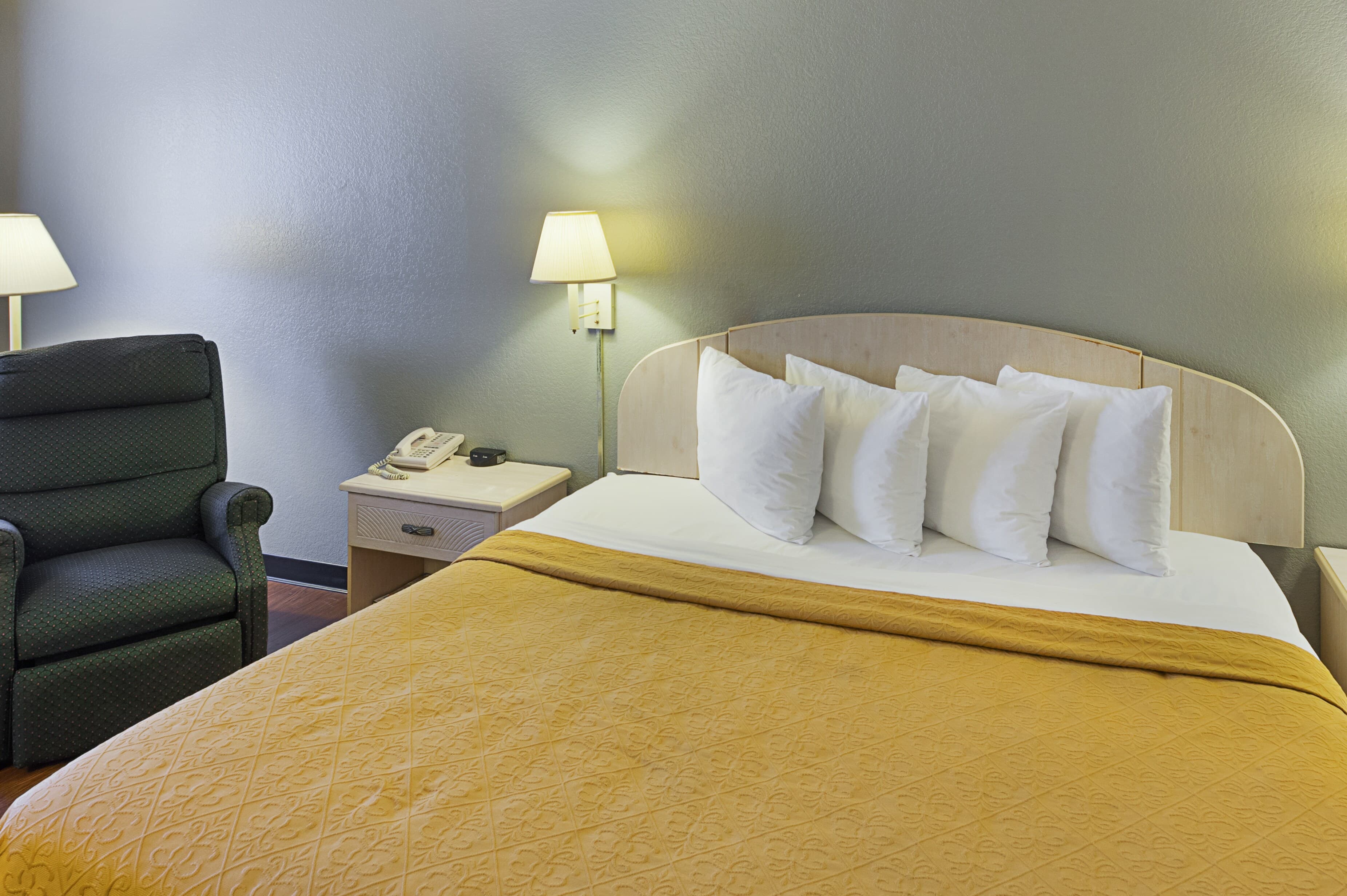 Econo Lodge San Antonio South - Image 3
