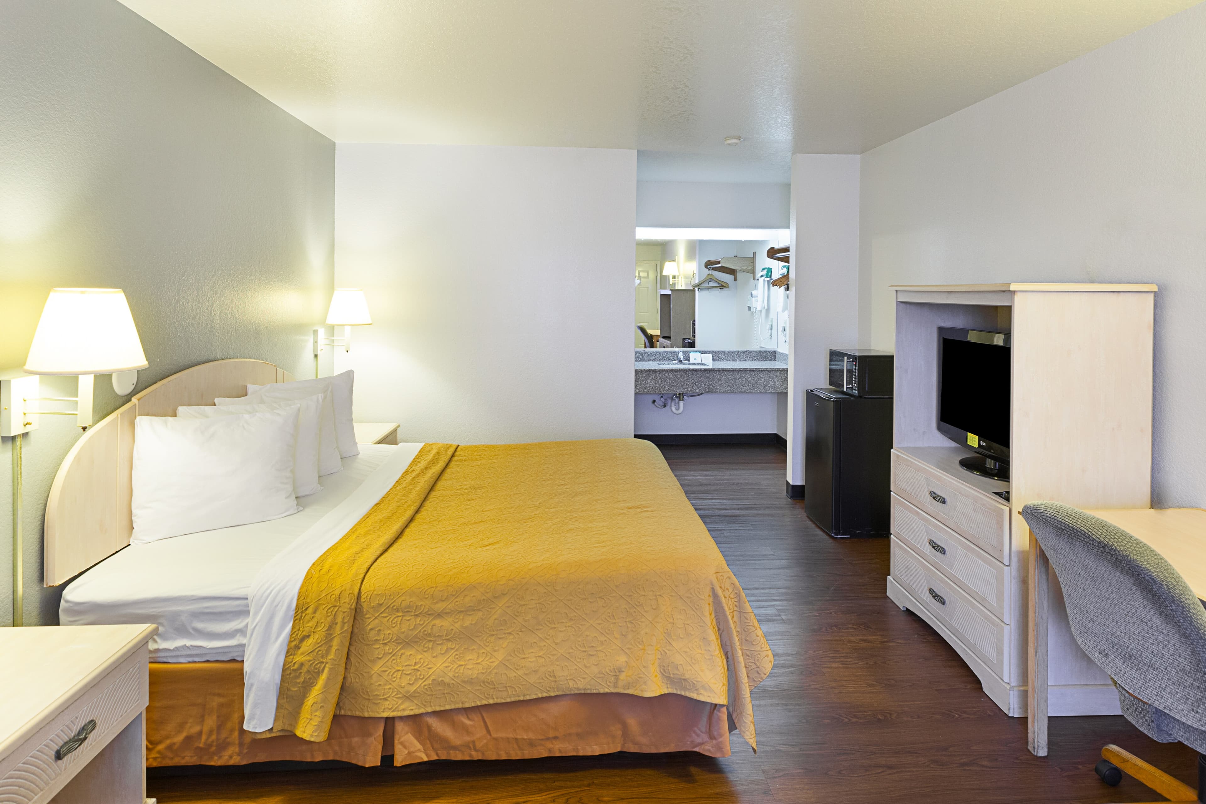 Econo Lodge San Antonio South - Image 4