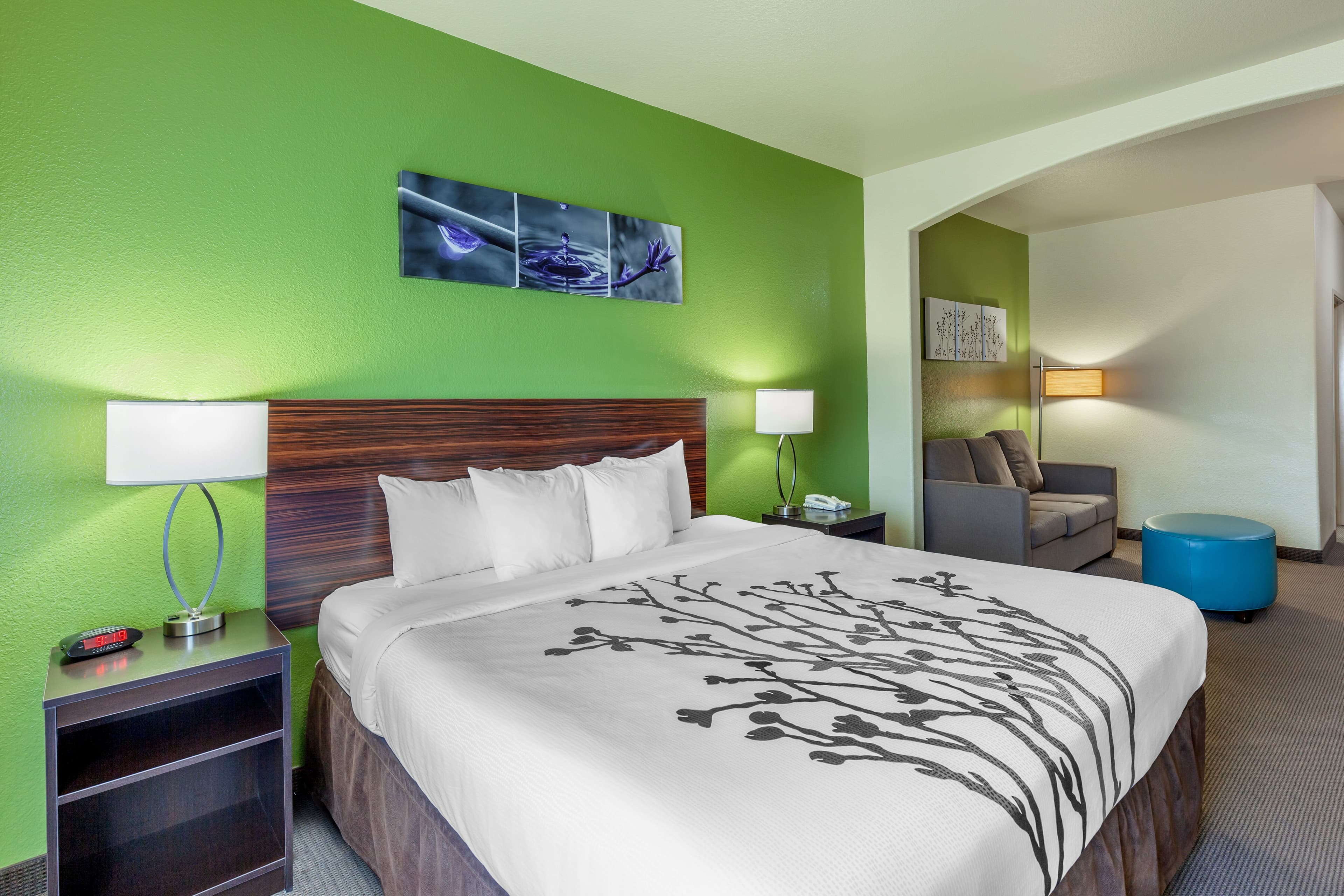 Sleep Inn & Suites Hewitt - South Waco - Image 2