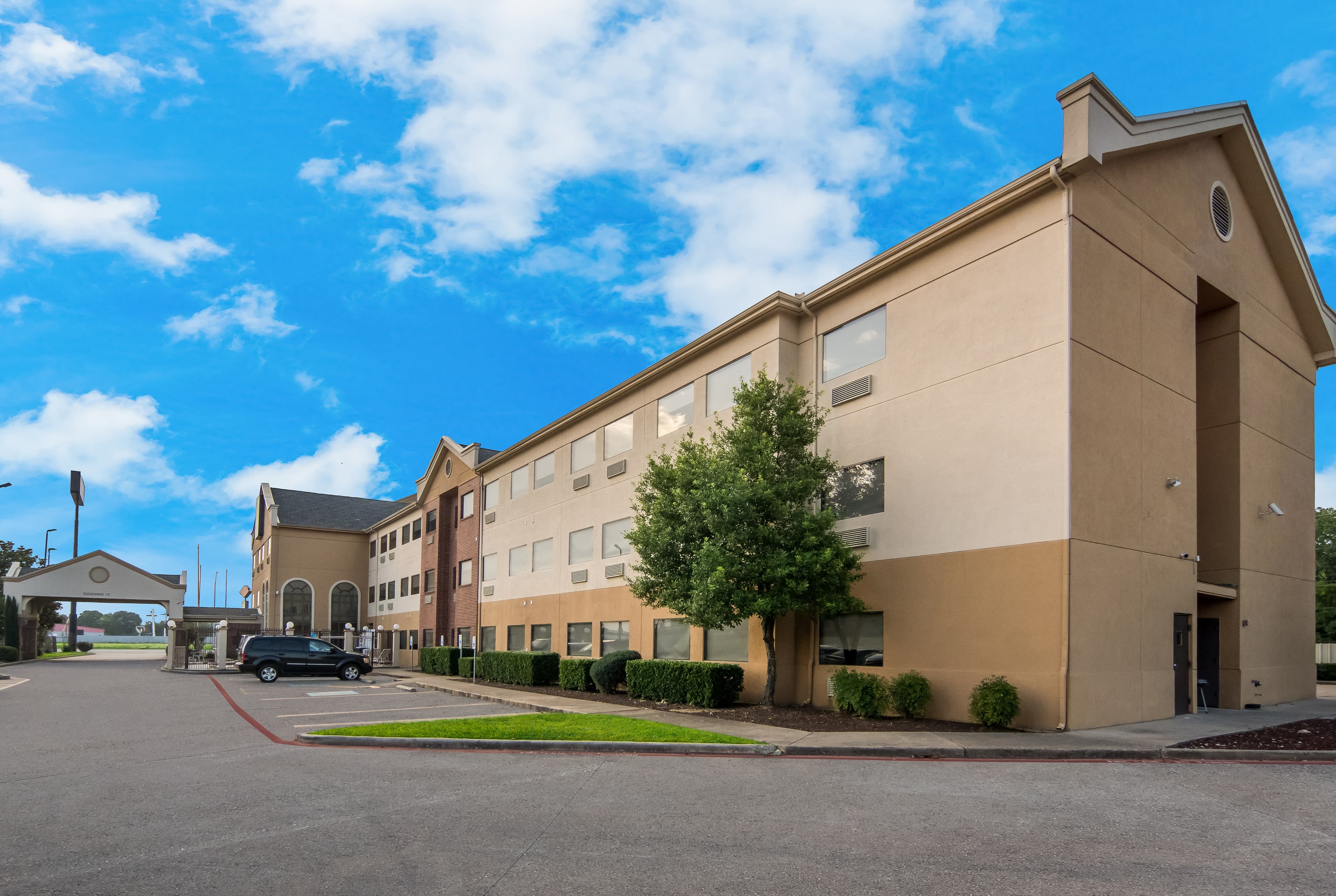 Quality Inn & Suites Waco North - Image 1