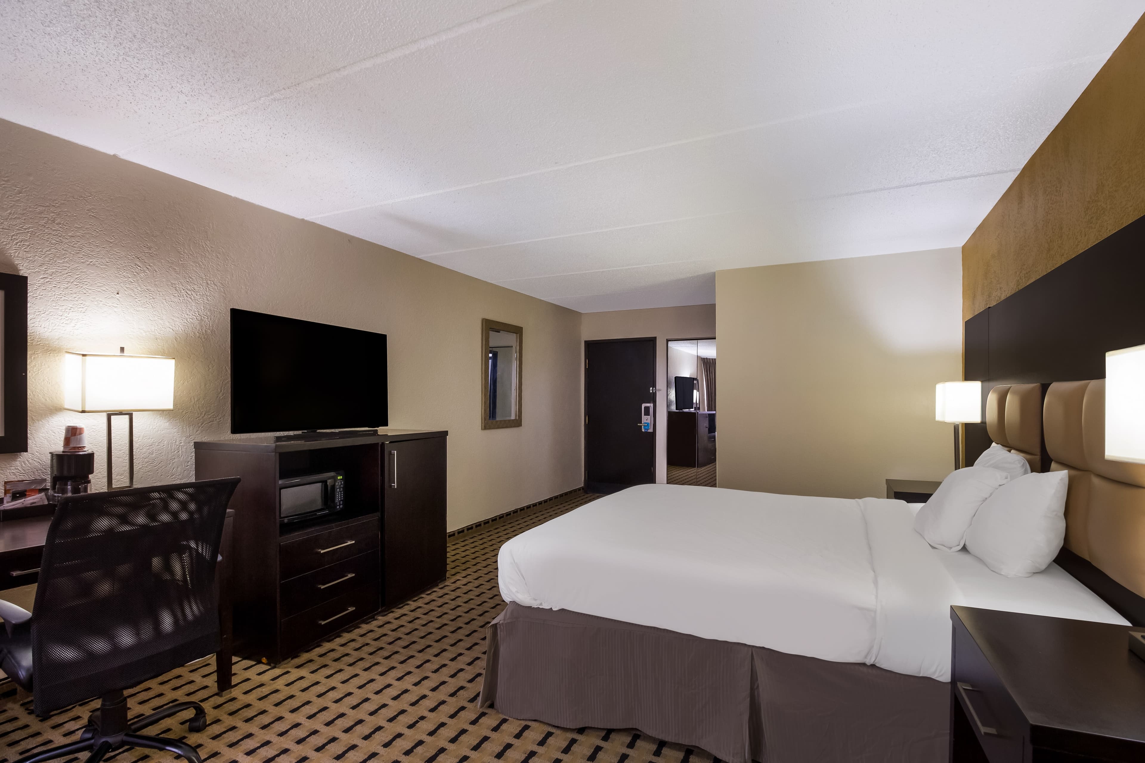 Clarion Pointe Lake Jackson - Clute — 13