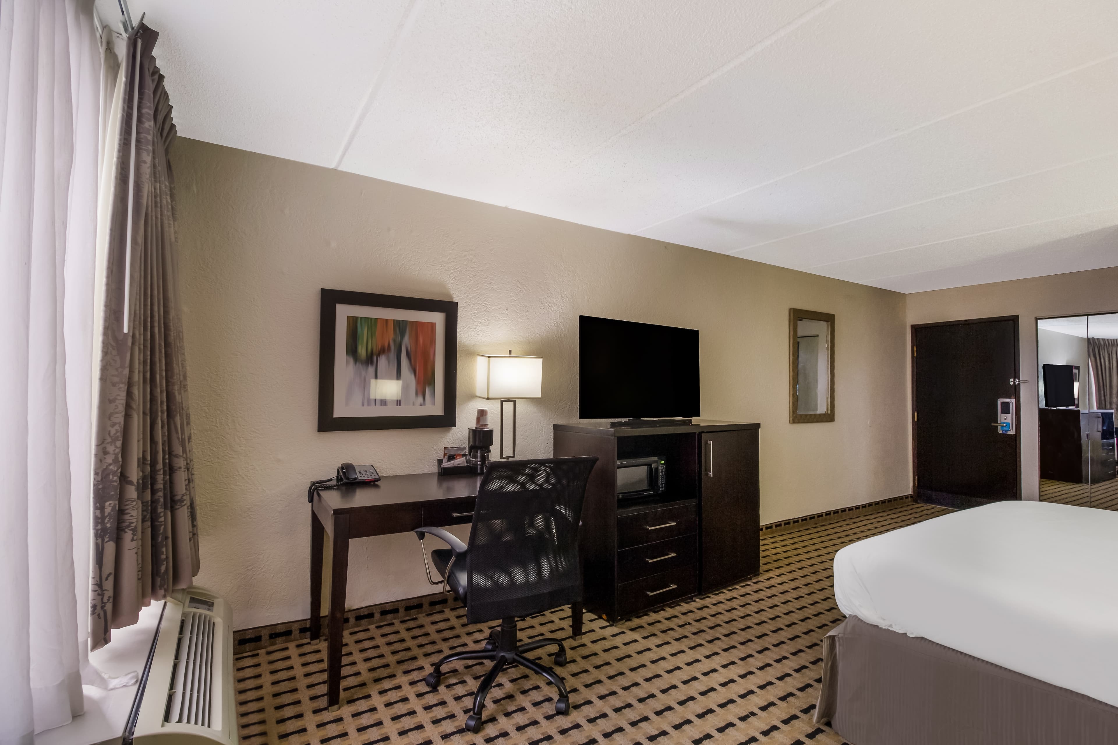 Clarion Pointe Lake Jackson - Clute — 14