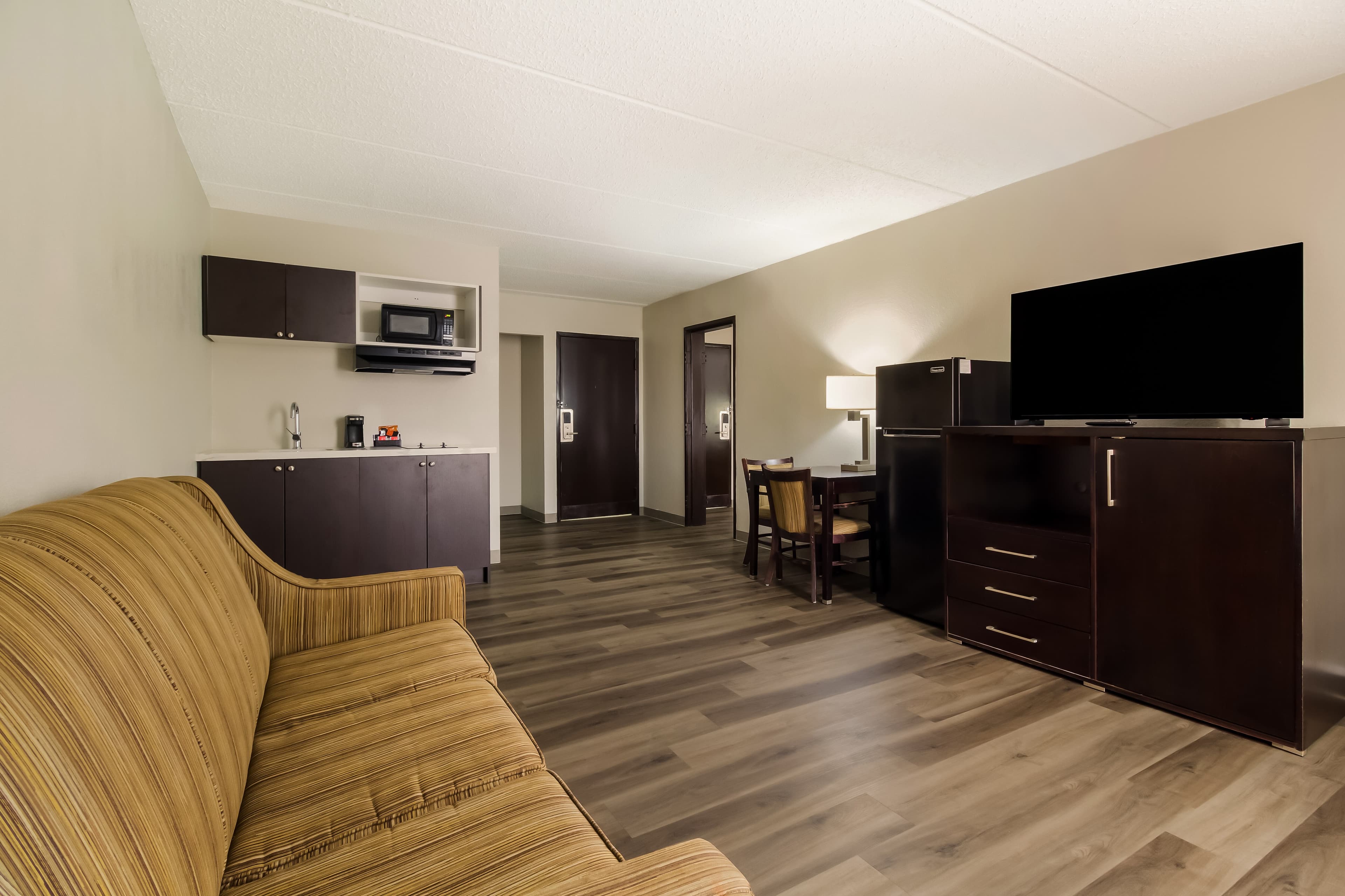 Clarion Pointe Lake Jackson - Clute — 20