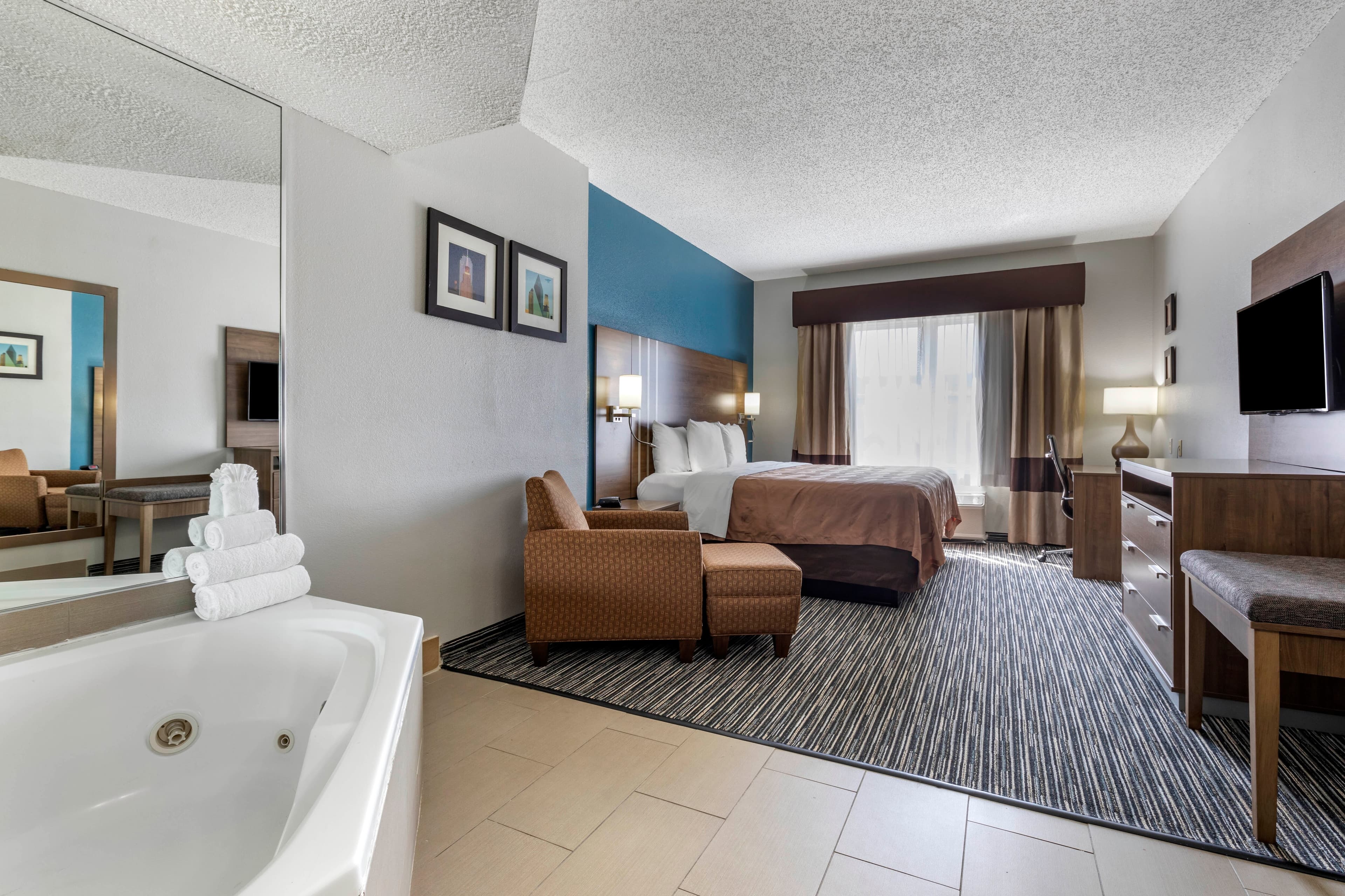 Quality Inn & Suites I-35 E/Walnut Hill — 17