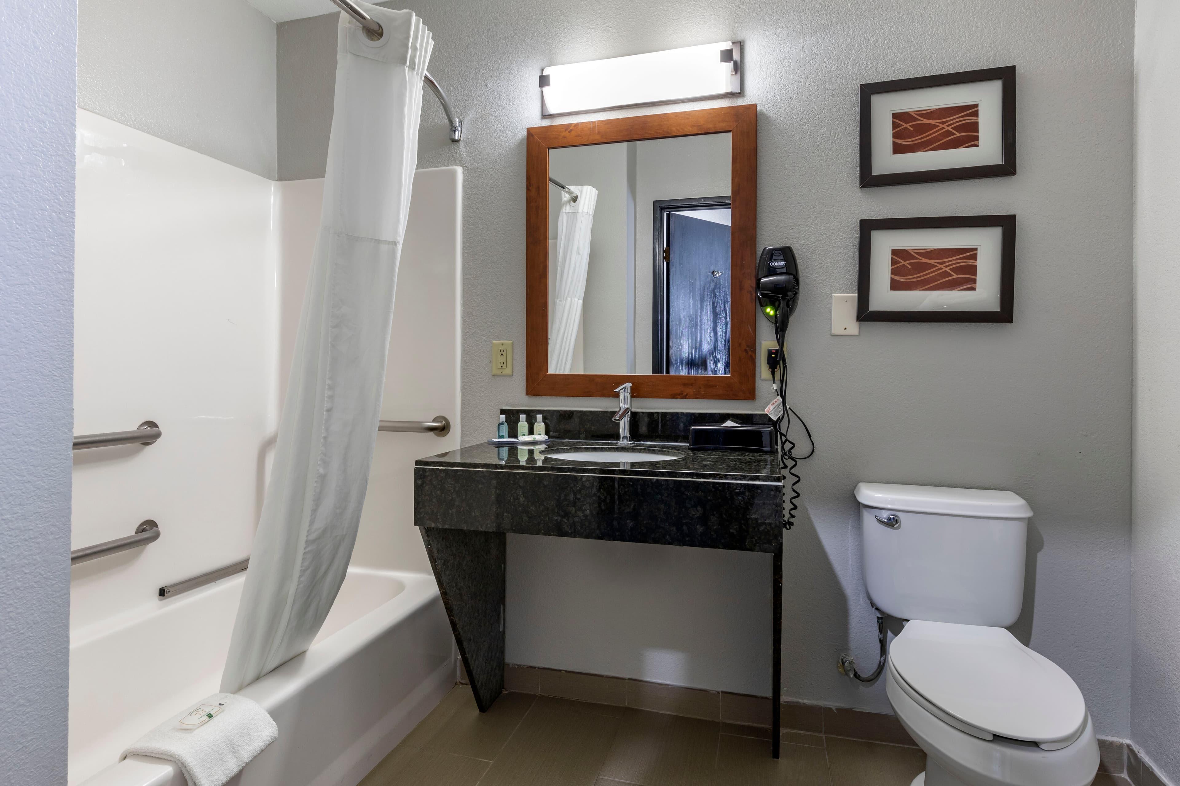 Quality Inn & Suites I-35 E/Walnut Hill — 20