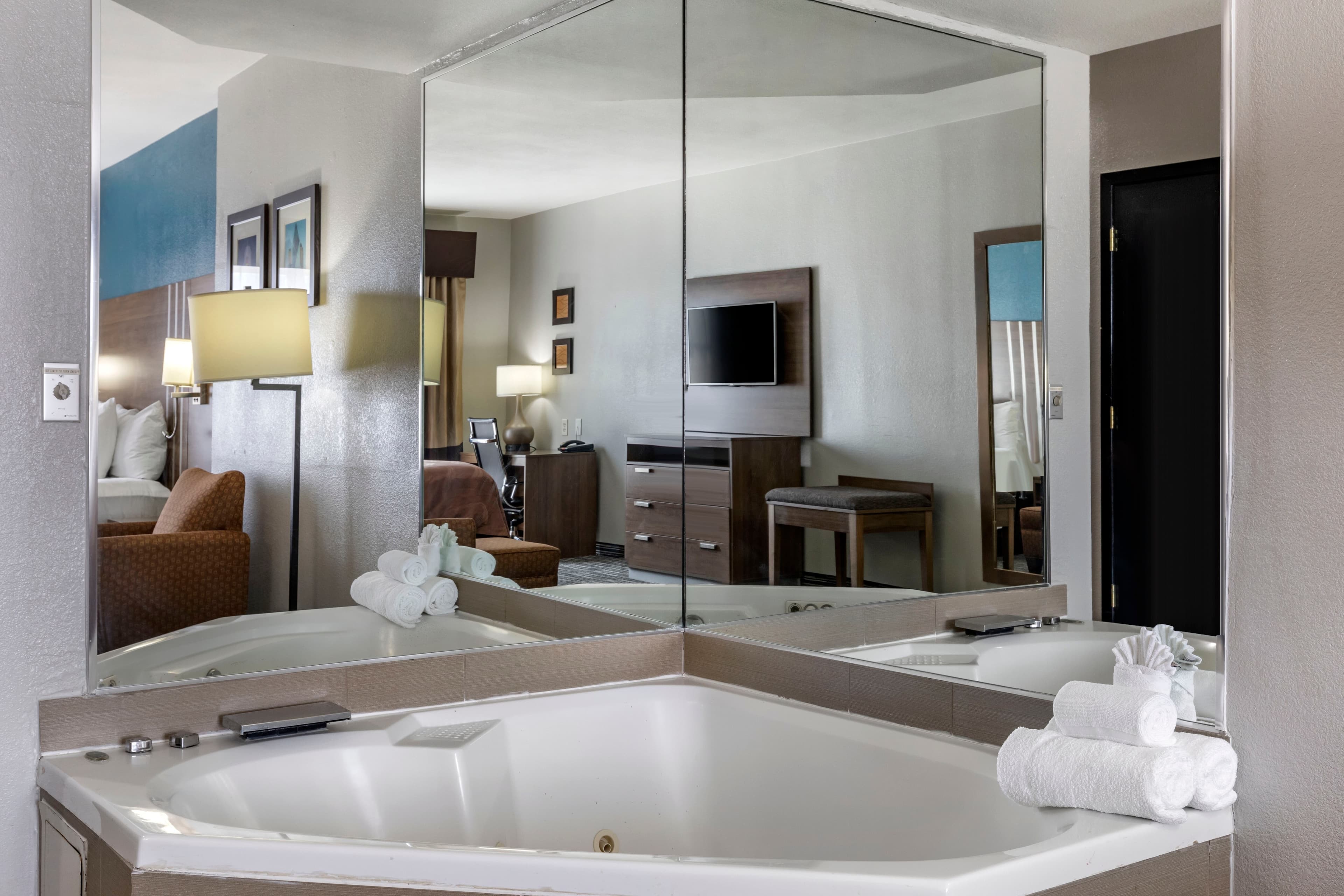 Quality Inn & Suites I-35 E/Walnut Hill — 33