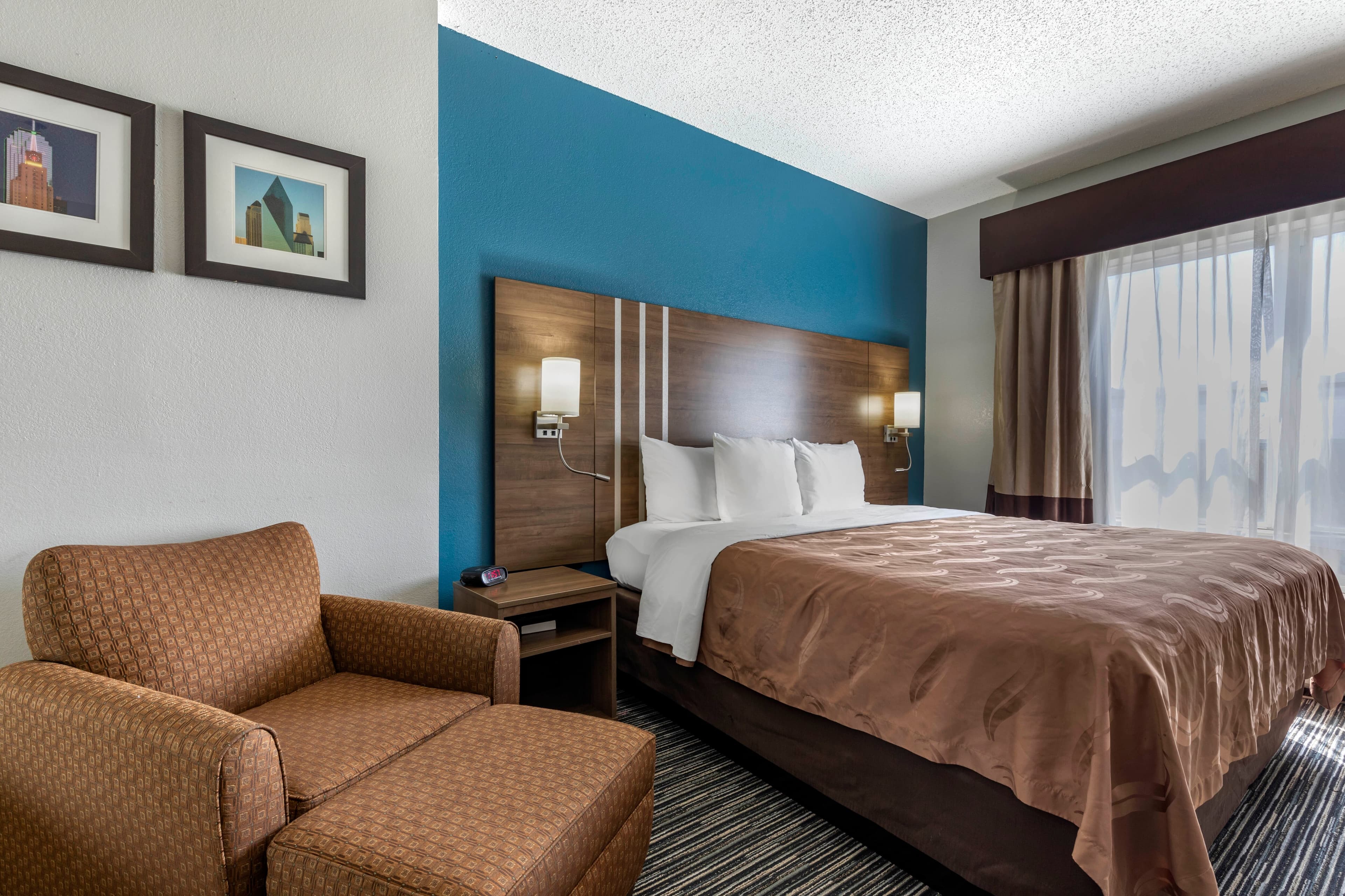 Quality Inn & Suites I-35 E/Walnut Hill - Image 2