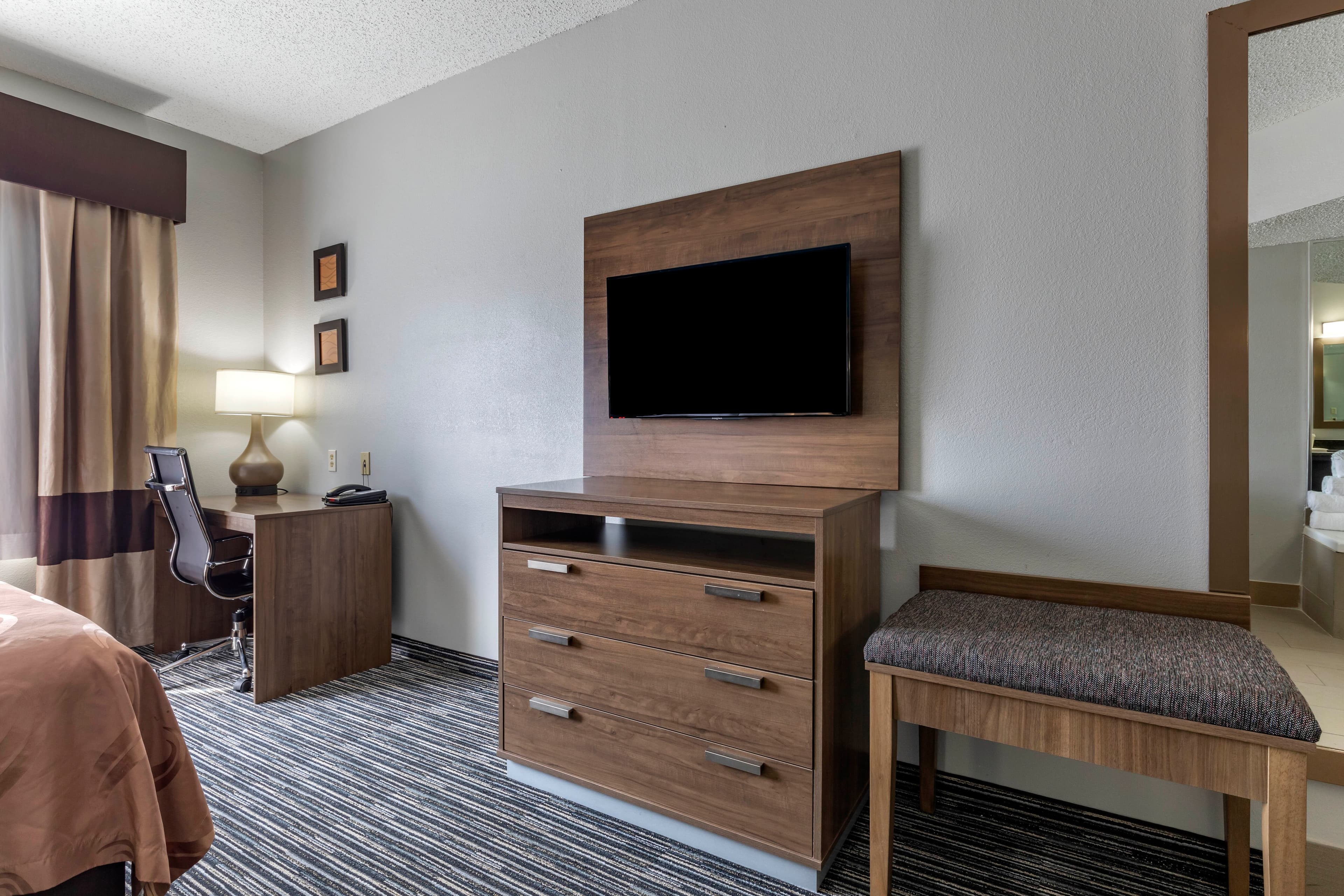 Quality Inn & Suites I-35 E/Walnut Hill — 15
