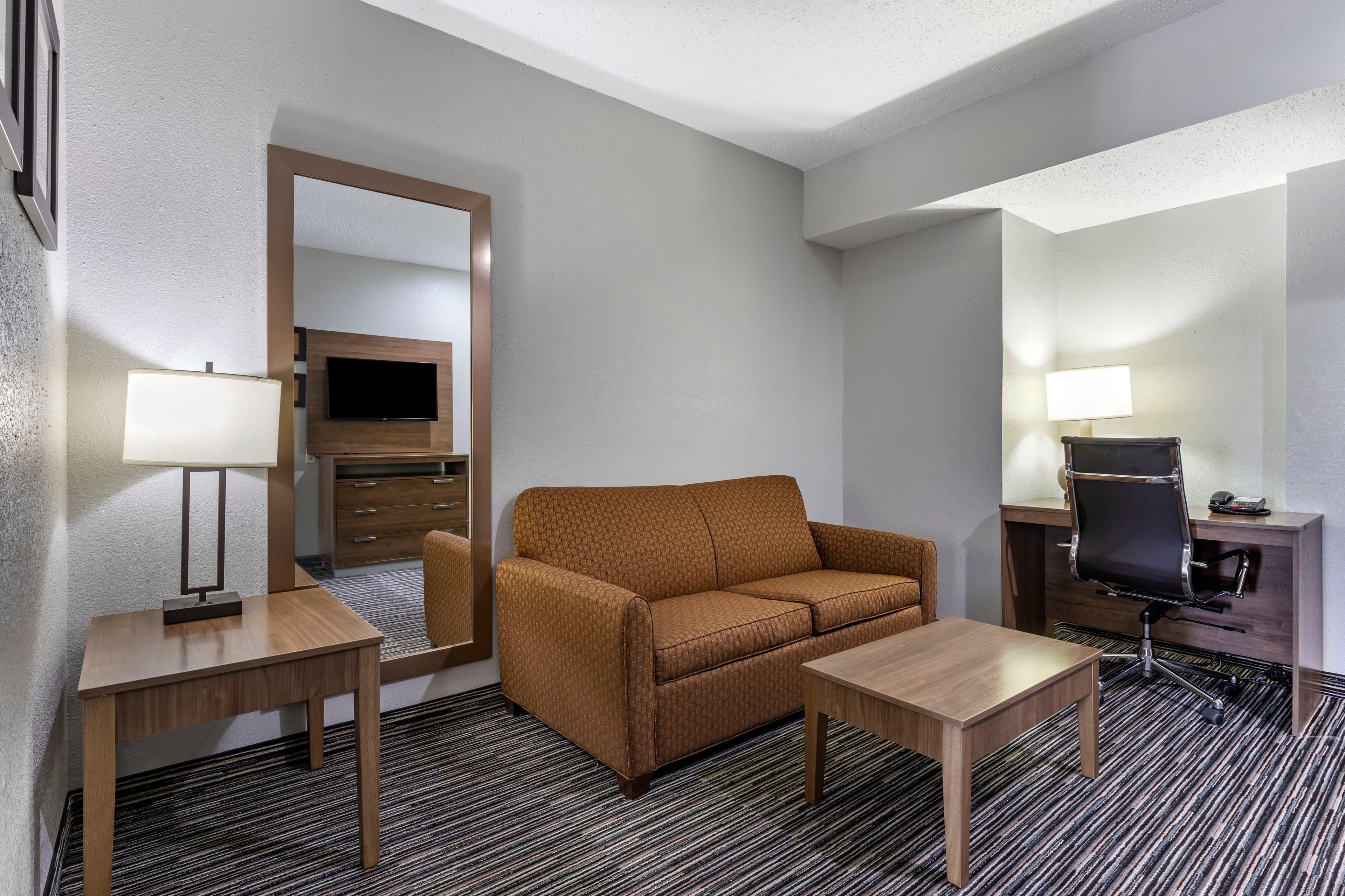 Quality Inn & Suites I-35 E/Walnut Hill — 21