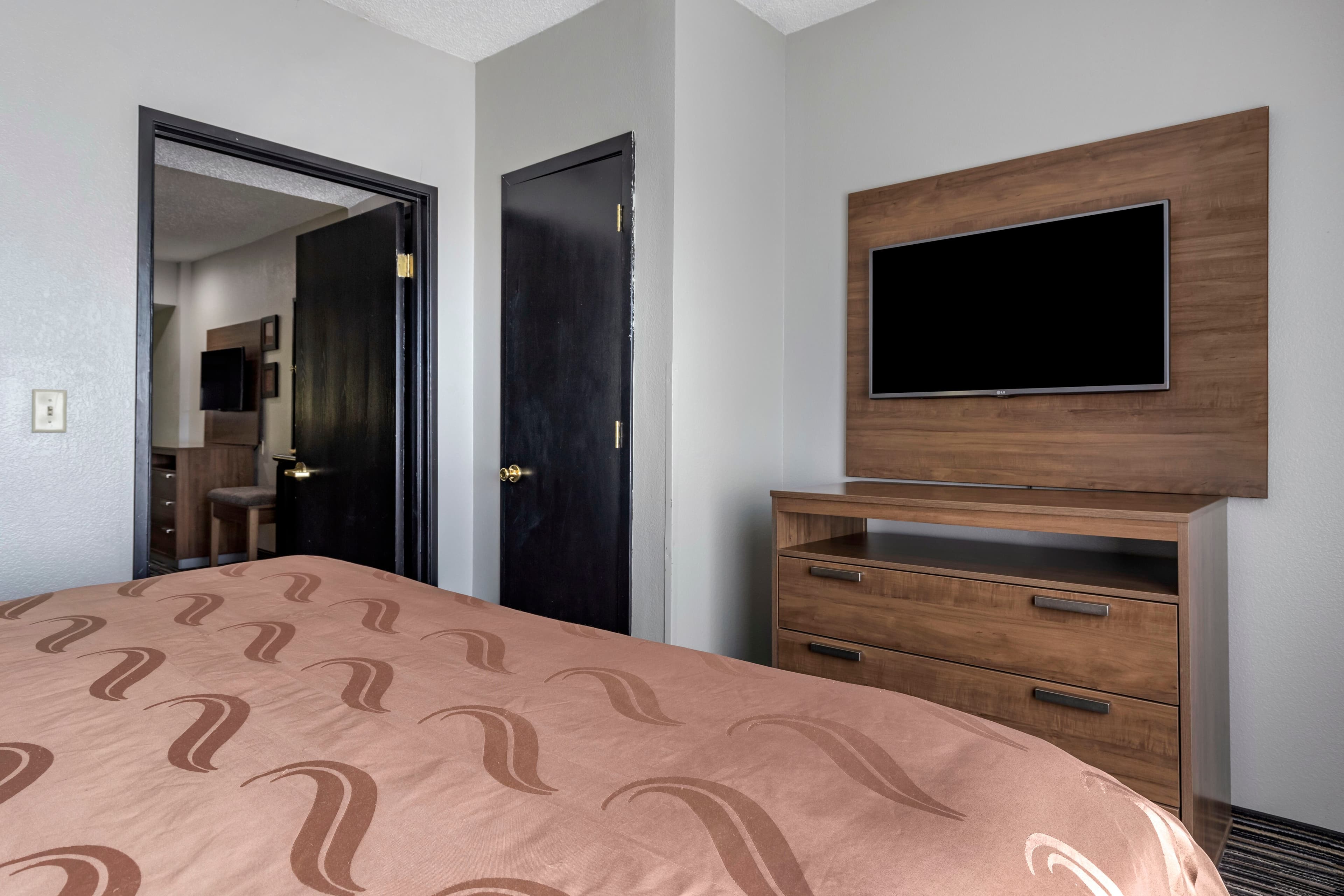Quality Inn & Suites I-35 E/Walnut Hill — 23