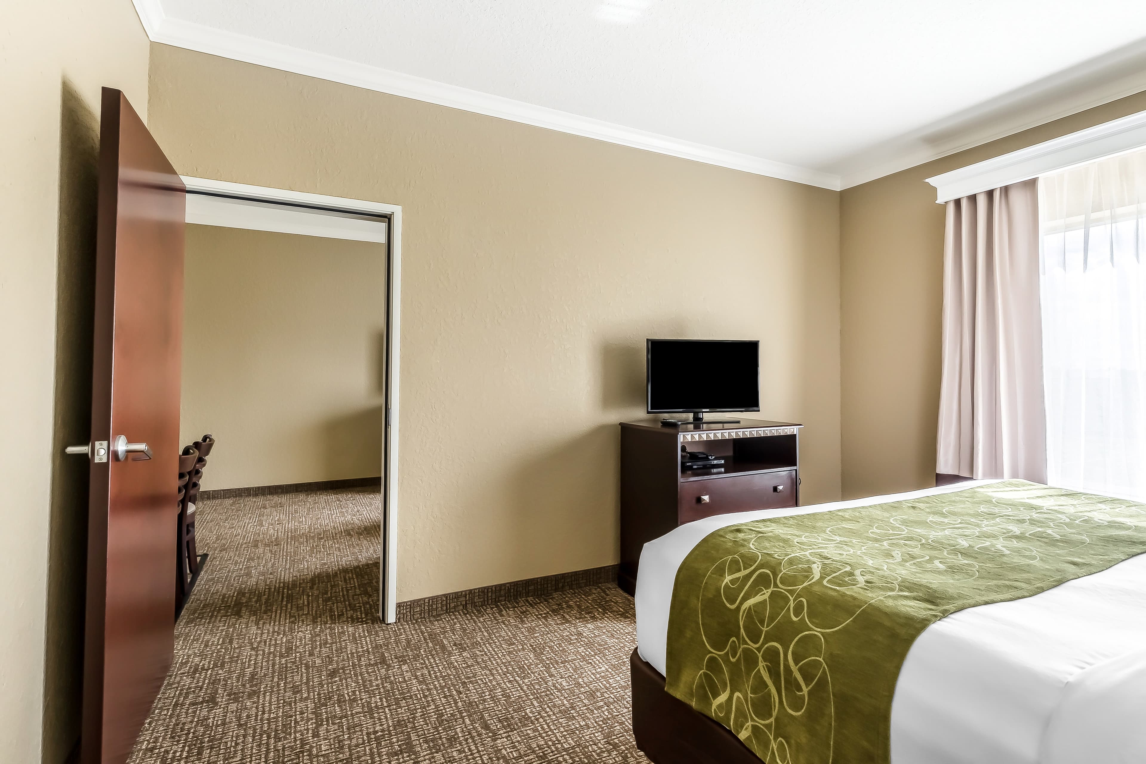 Comfort Suites Houston IAH Airport - Beltway 8 — 8
