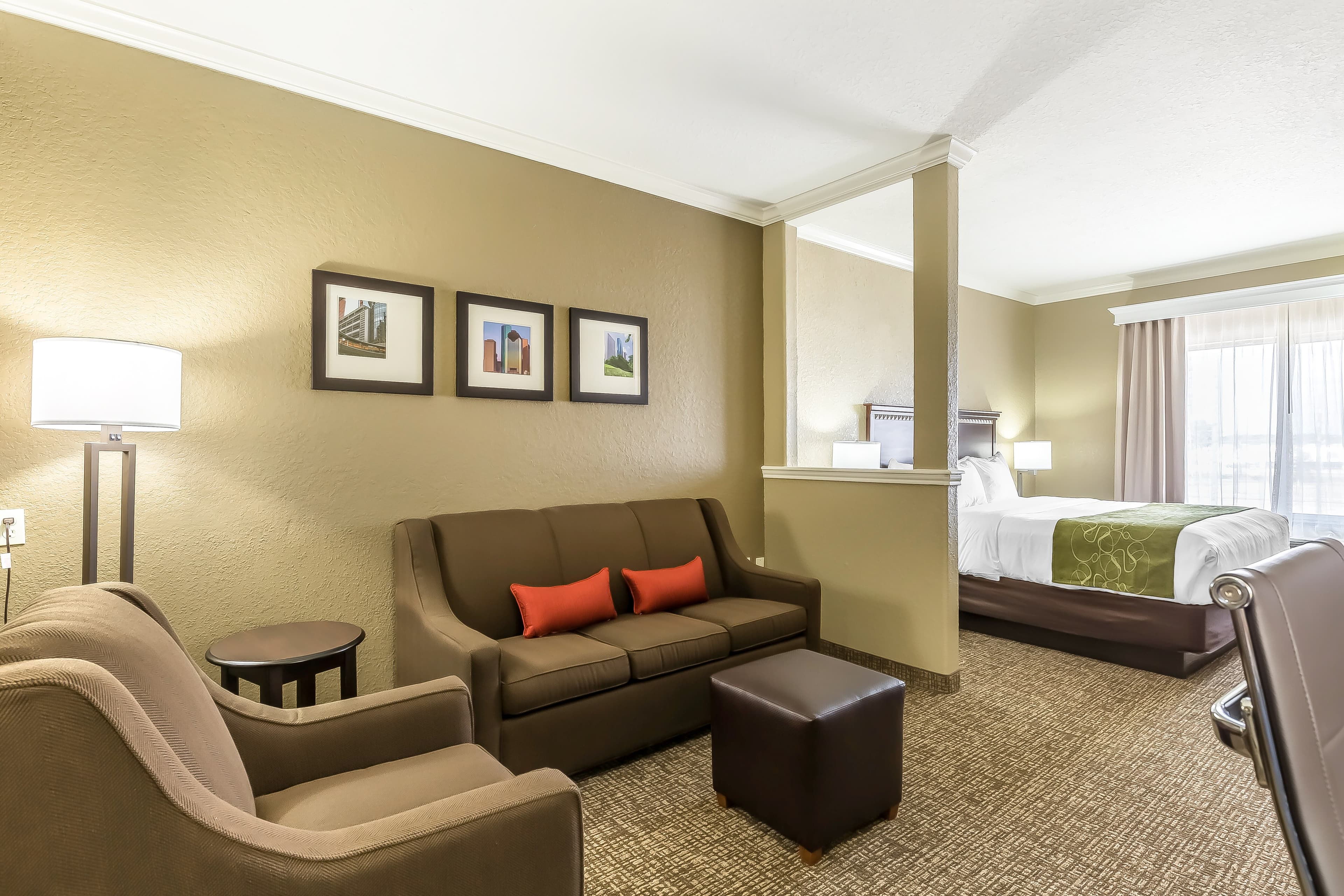 Comfort Suites Houston IAH Airport - Beltway 8 - Image 2