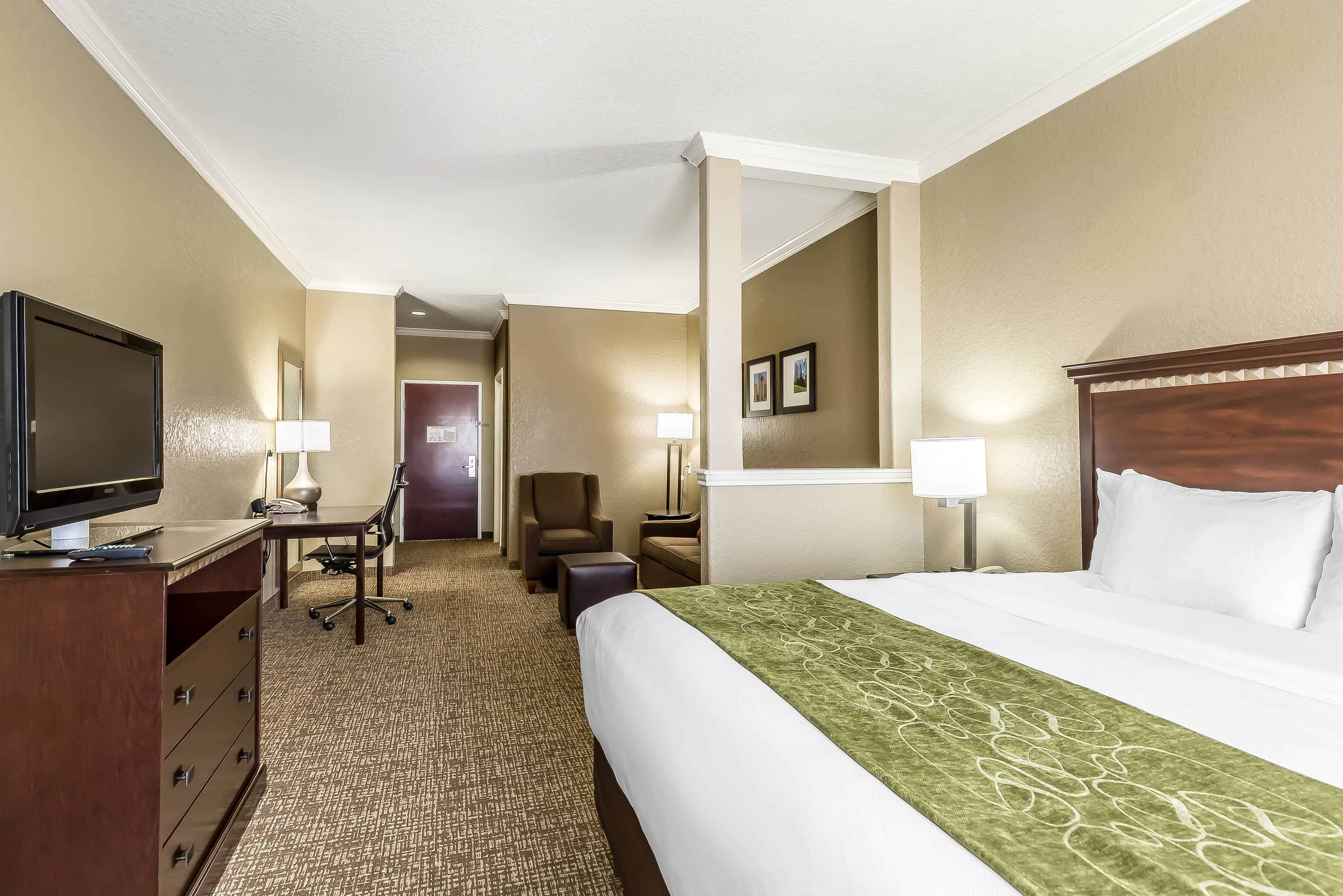 Comfort Suites Houston IAH Airport - Beltway 8 - Image 3