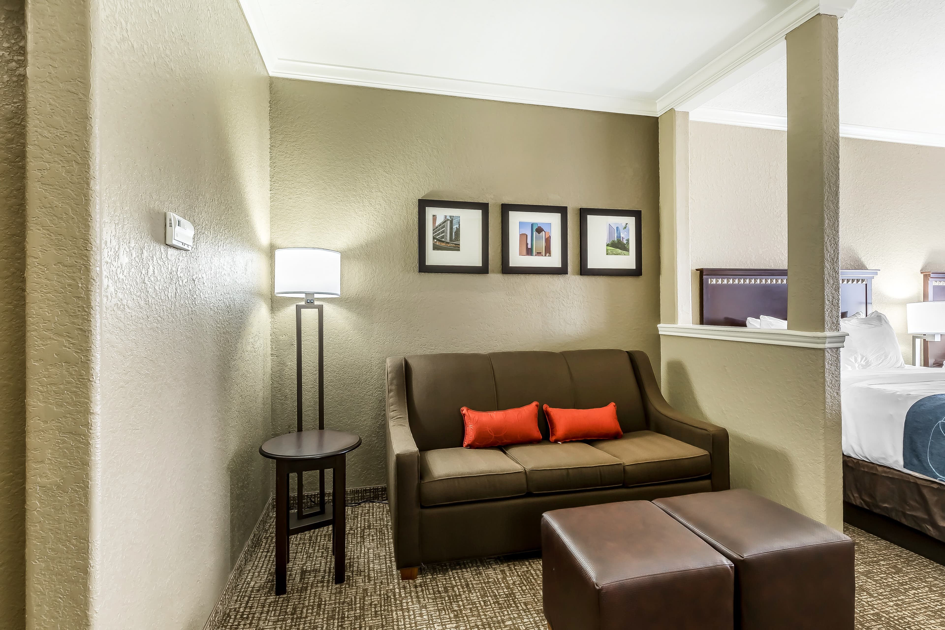 Comfort Suites Houston IAH Airport - Beltway 8 — 11