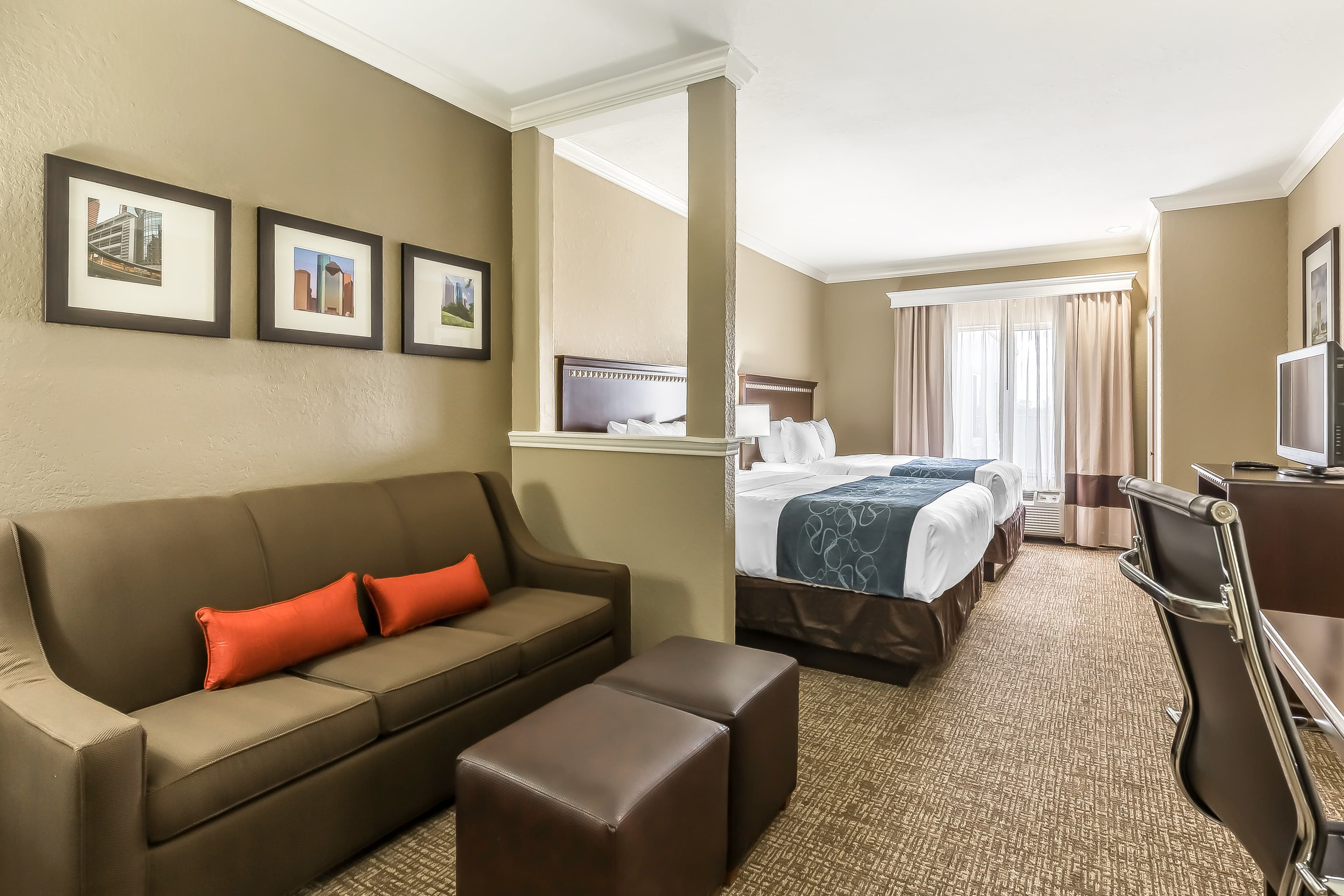 Comfort Suites Houston IAH Airport - Beltway 8 — 12