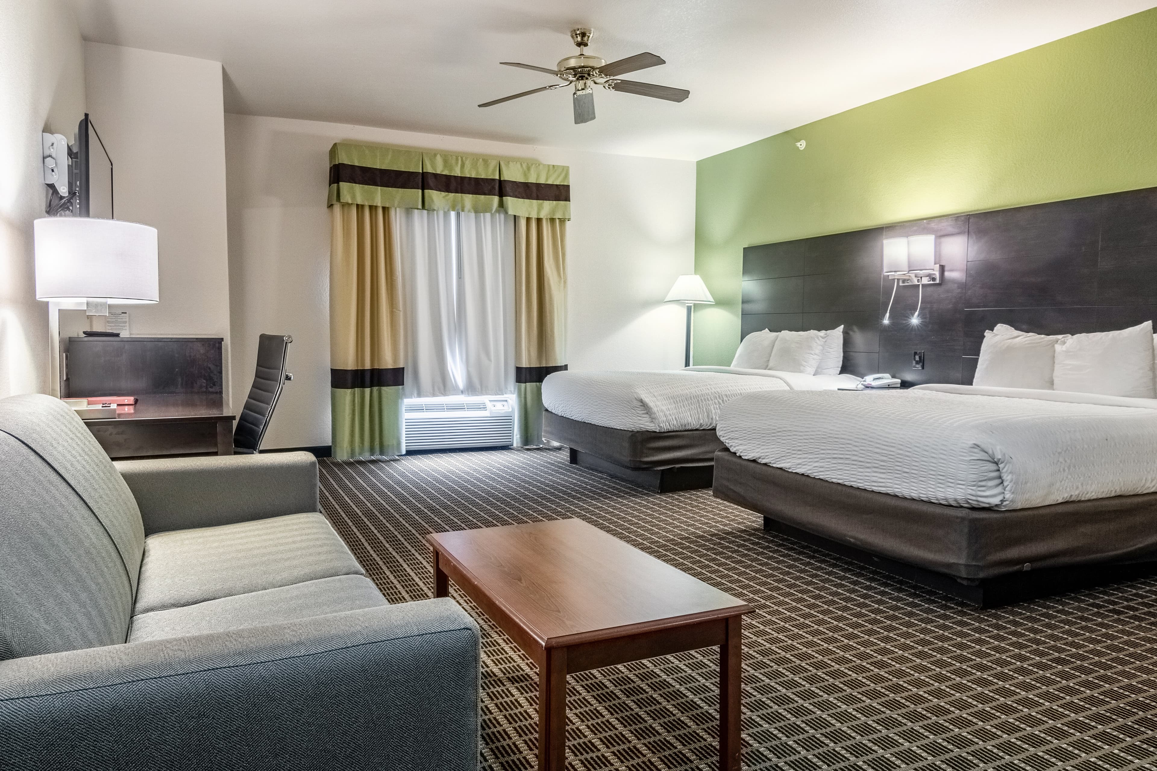 Clarion Inn & Suites Weatherford South — 12
