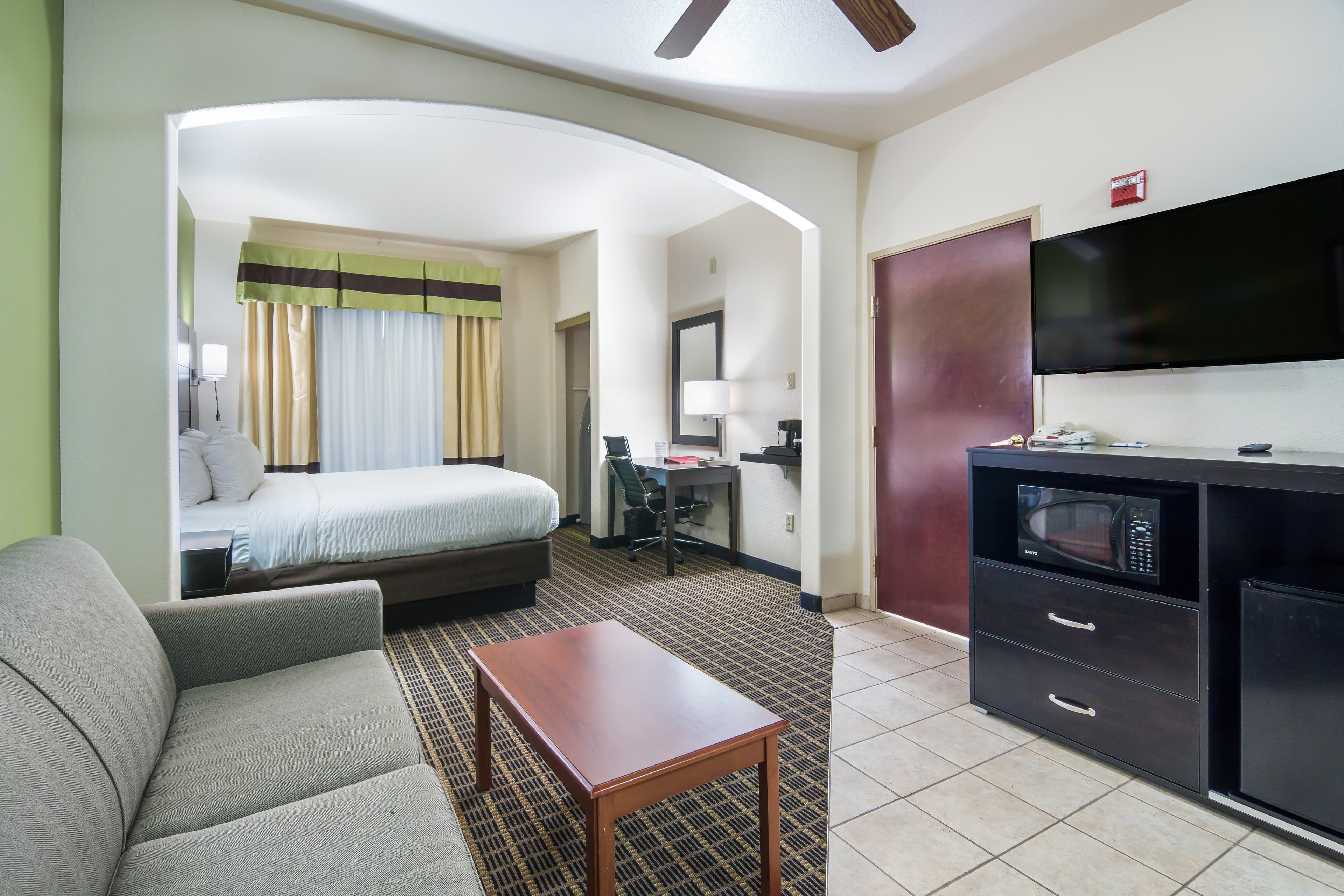 Clarion Inn & Suites Weatherford South — 9