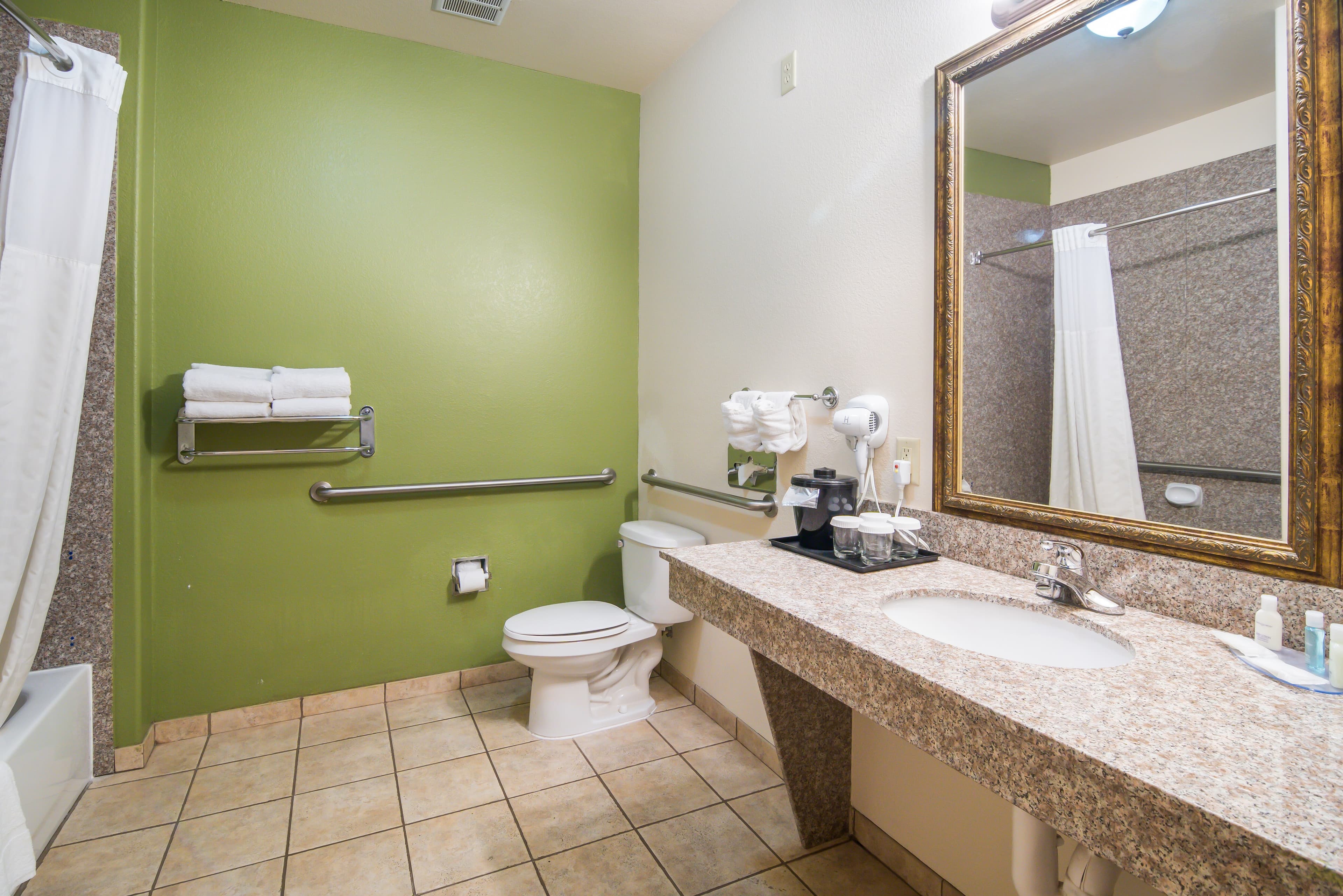 Clarion Inn & Suites Weatherford South — 6