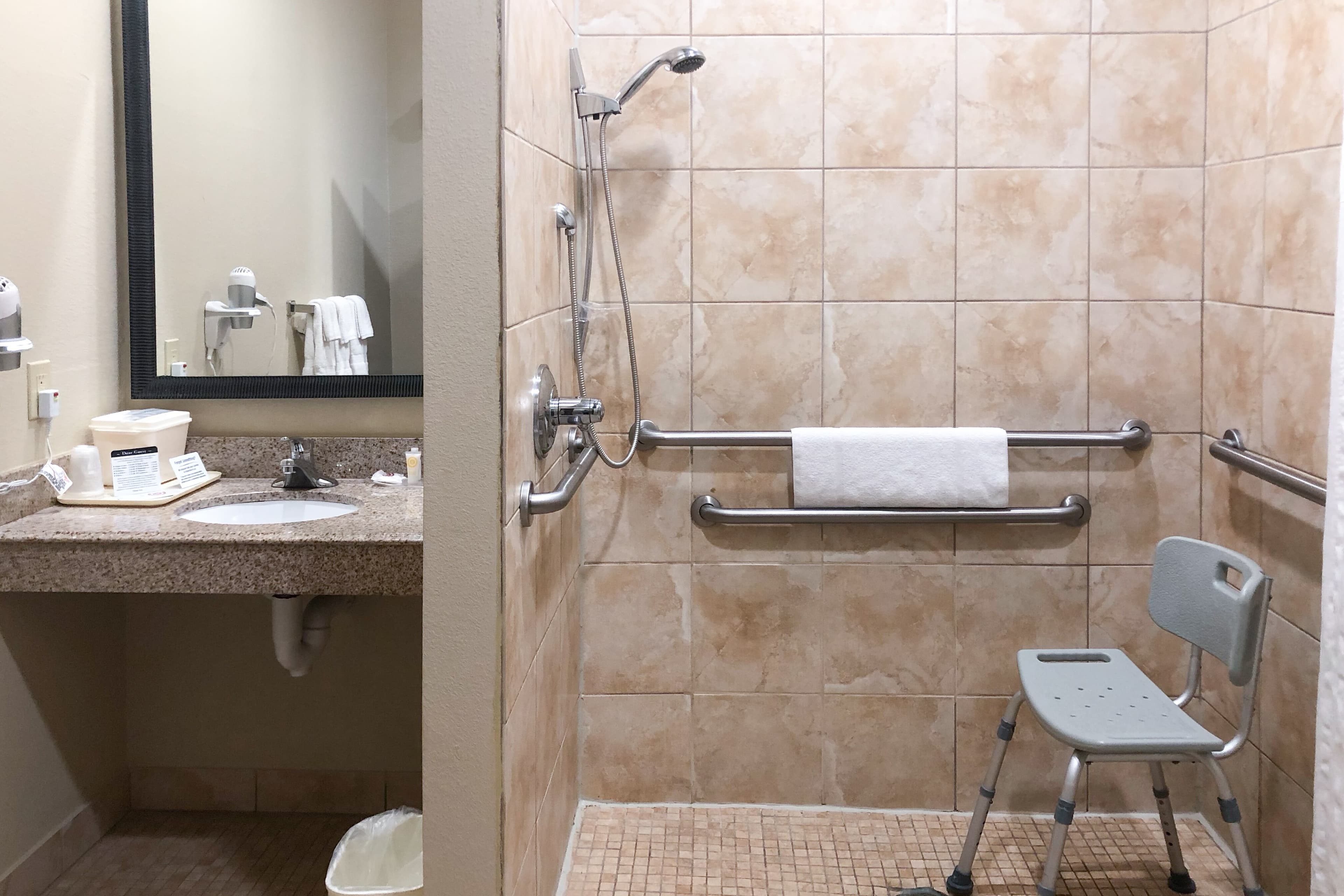 Comfort Suites Beaumont I-10 - Image 3