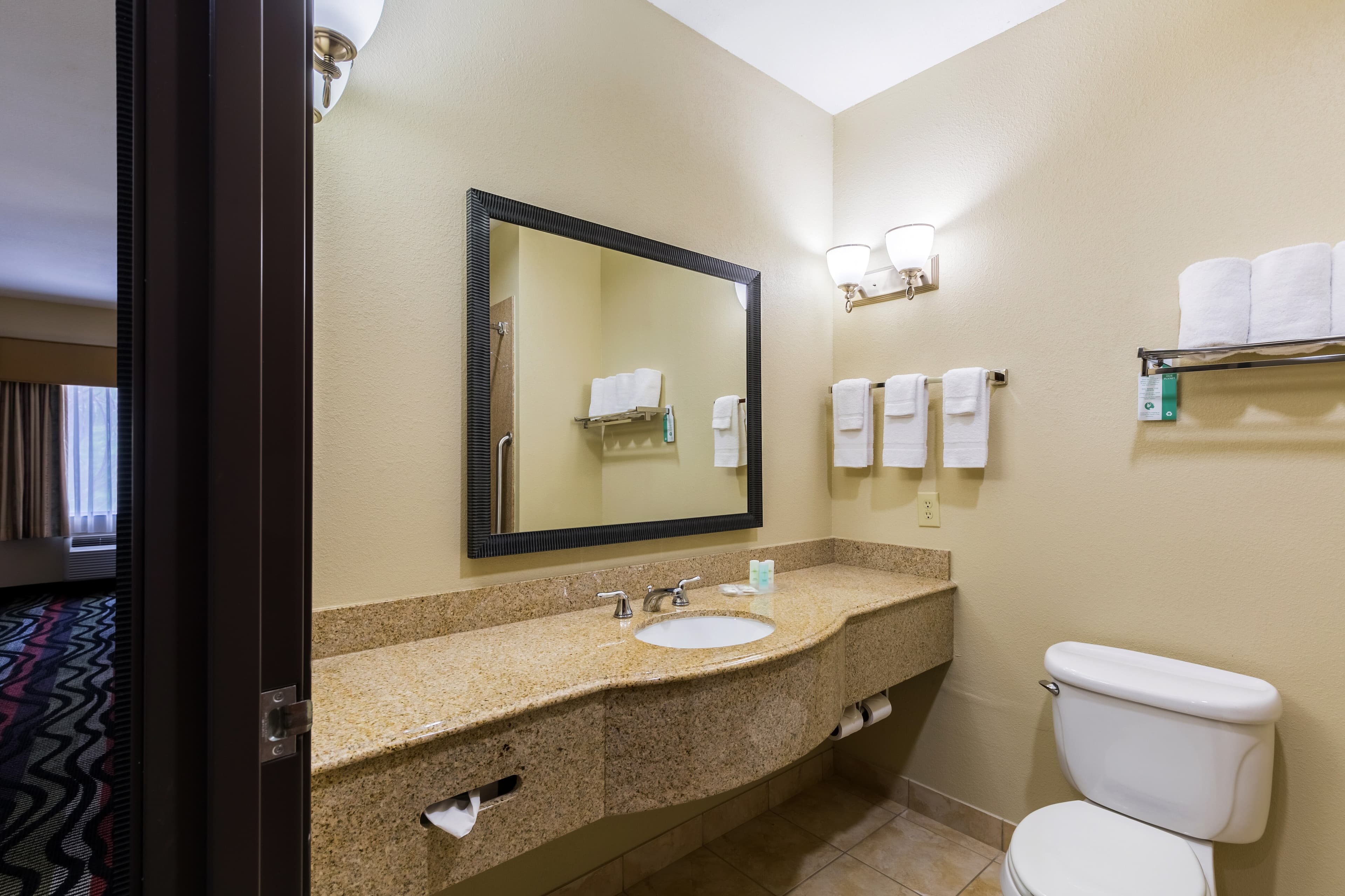 Comfort Suites Beaumont I-10 — 15