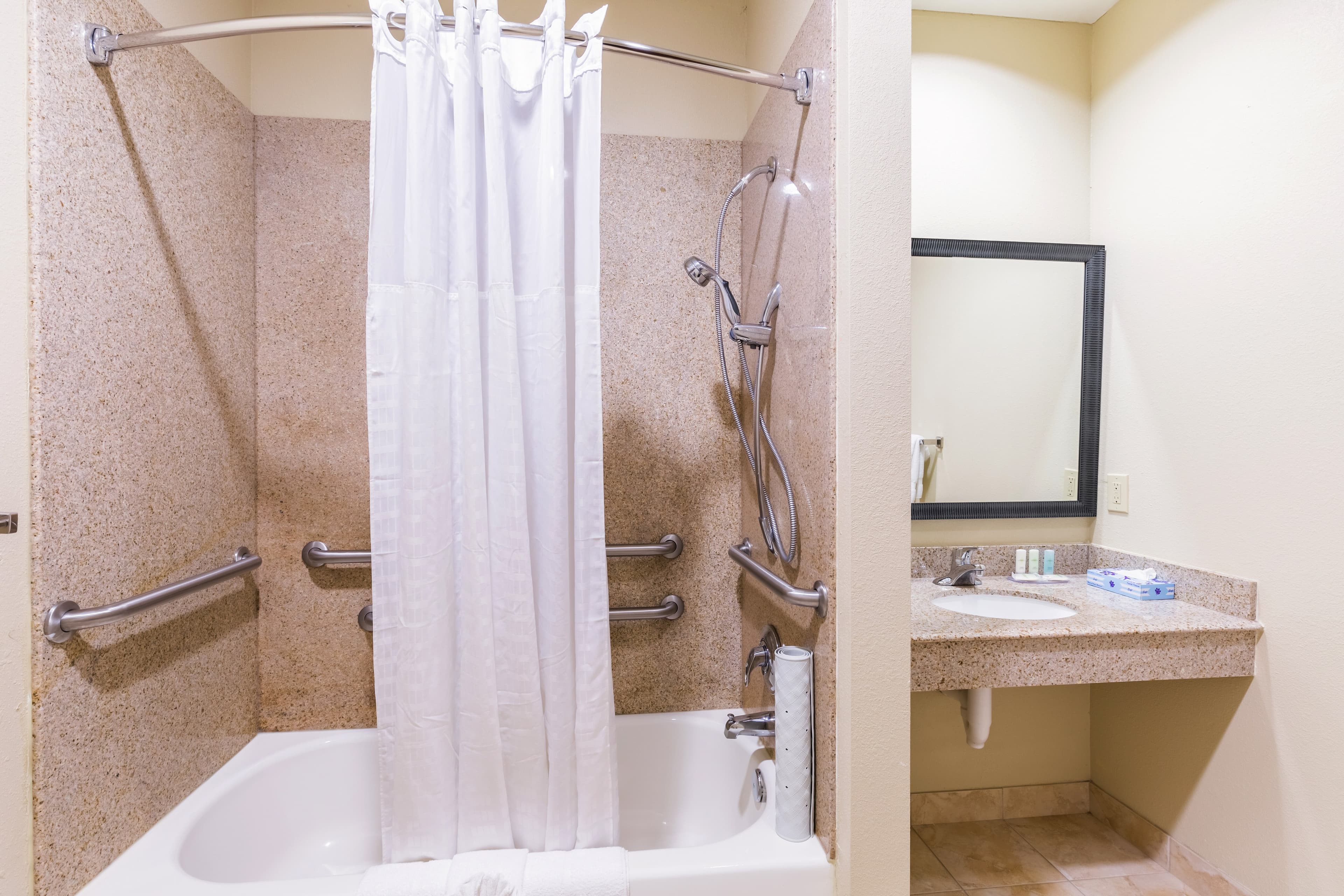 Comfort Suites Beaumont I-10 — 7