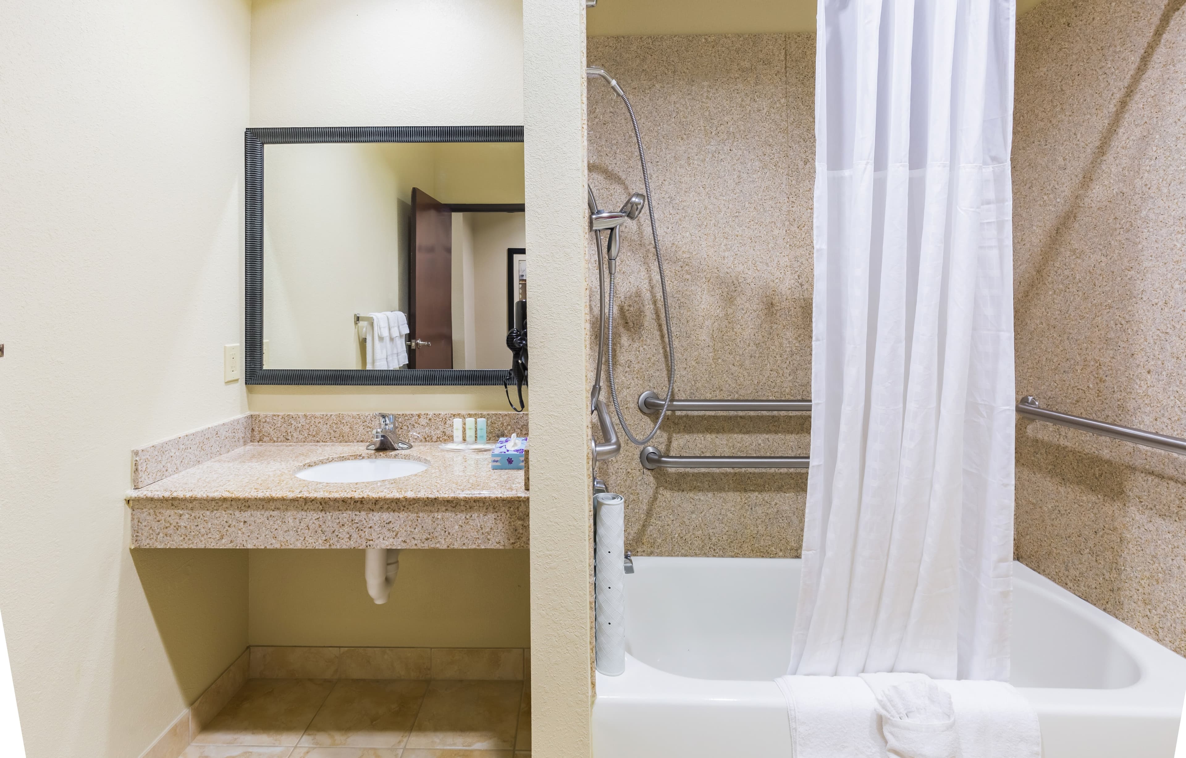 Comfort Suites Beaumont I-10 — 20