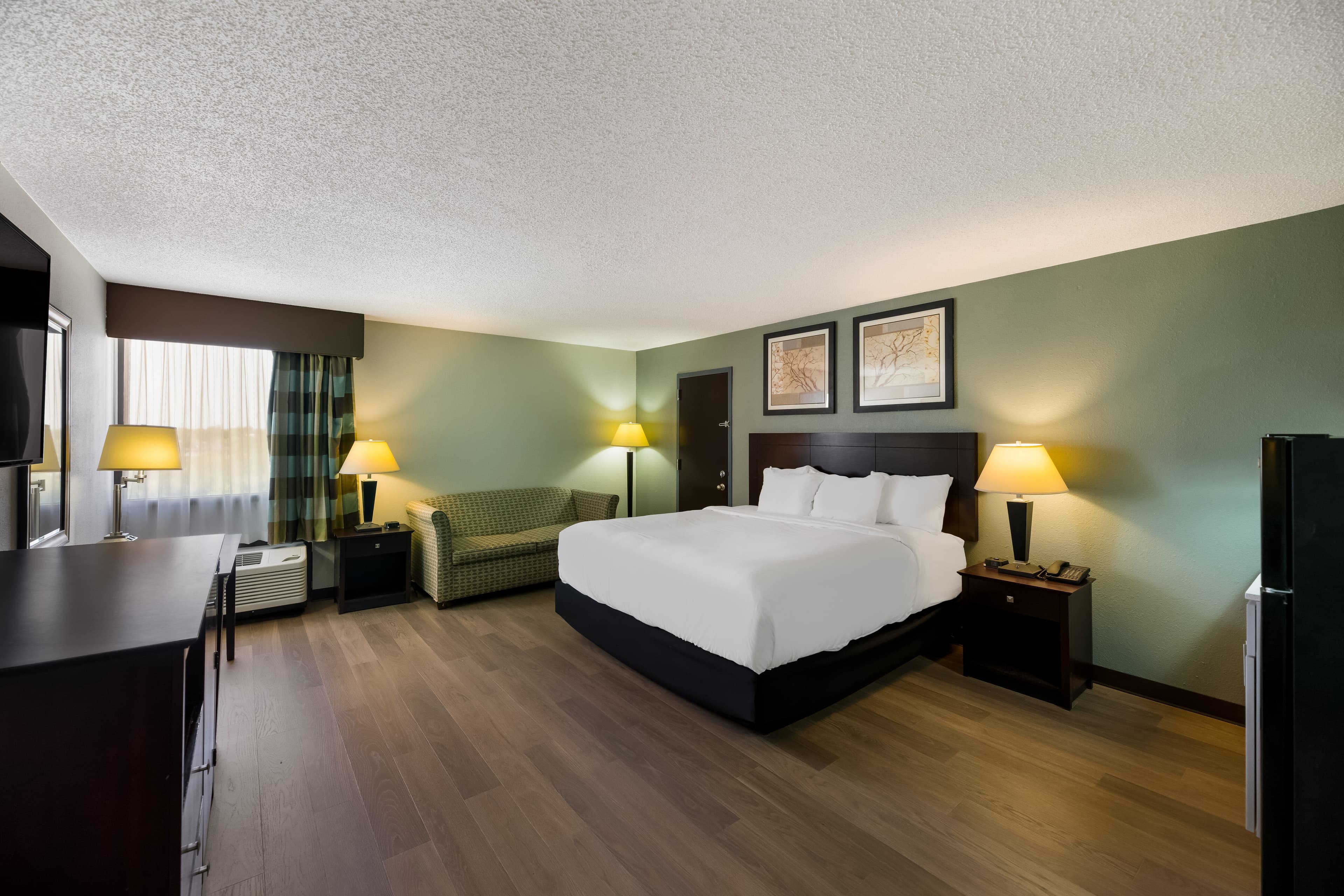 Clarion Hotel San Angelo near Convention Center - Image 2