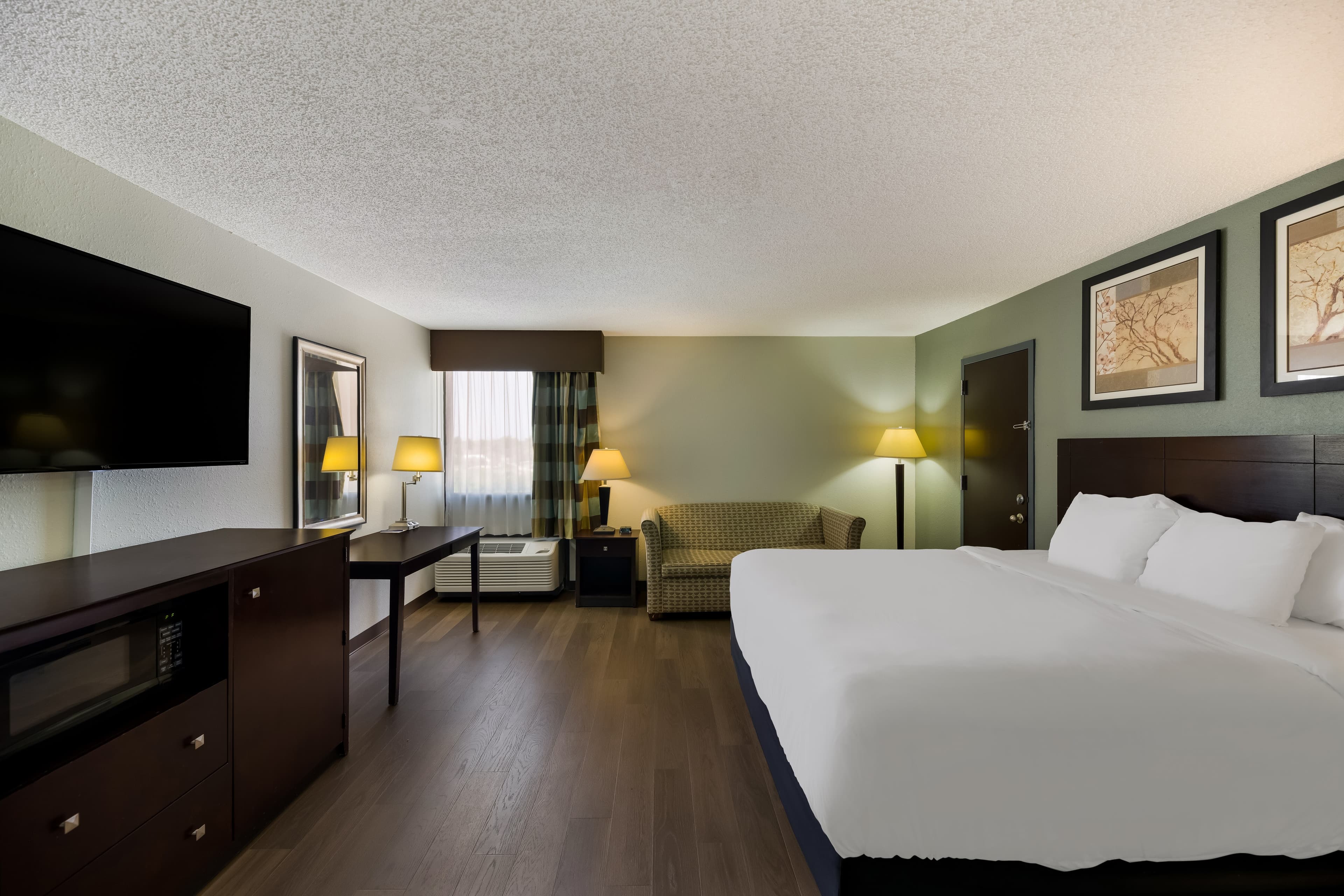 Clarion Hotel San Angelo near Convention Center - Image 3
