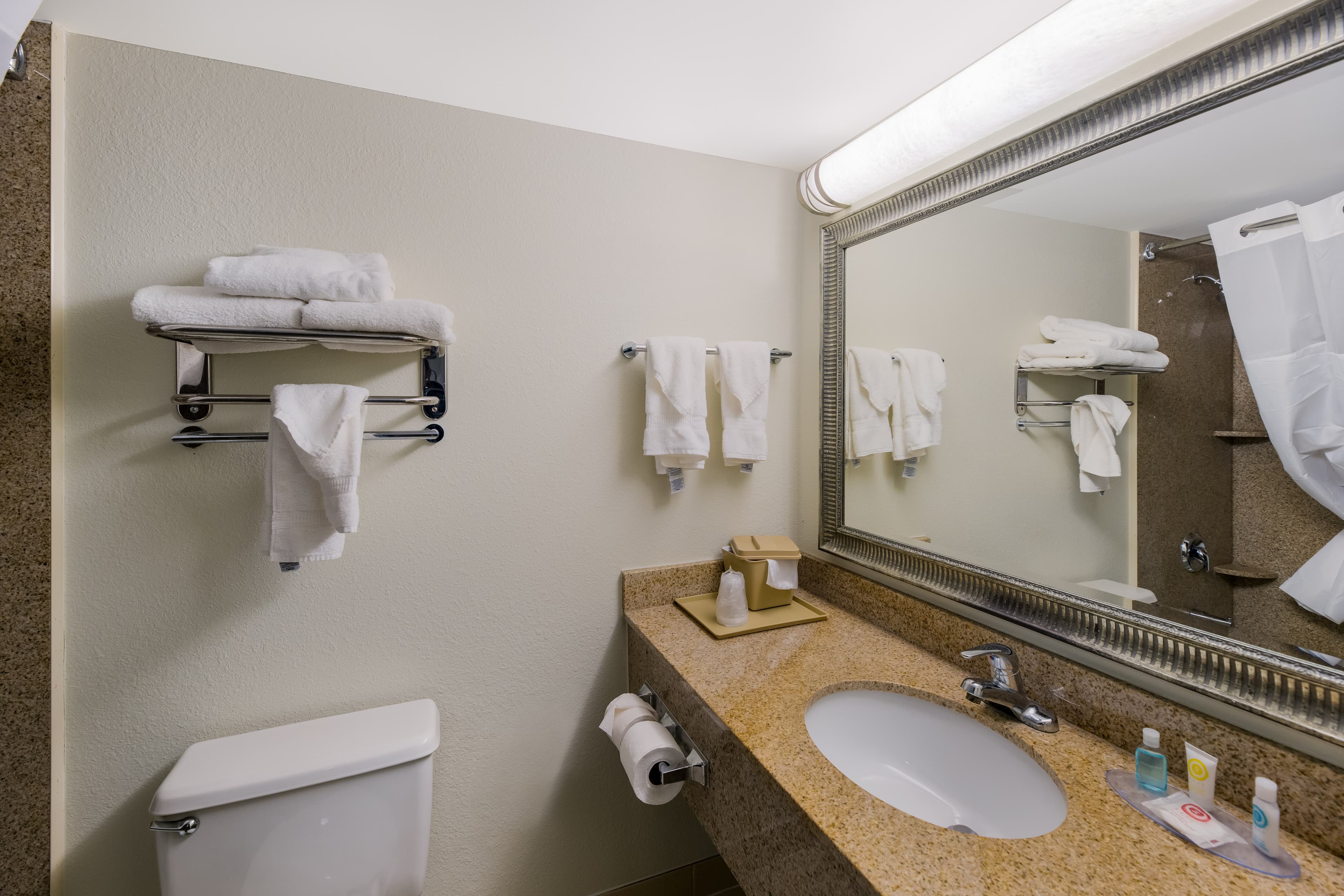 Clarion Hotel San Angelo near Convention Center - Image 5