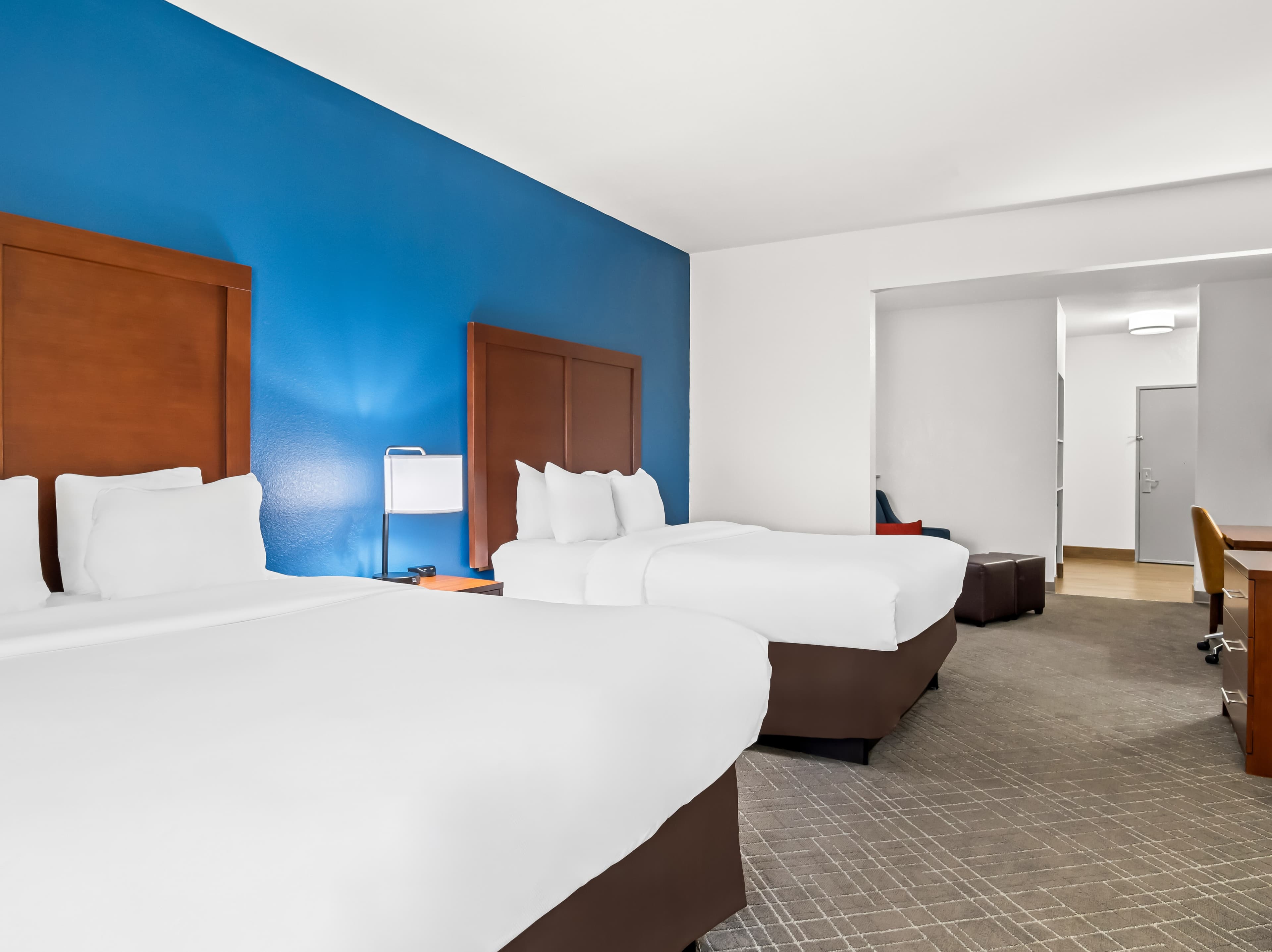 Comfort Suites Lindale - Tyler North - Image 2