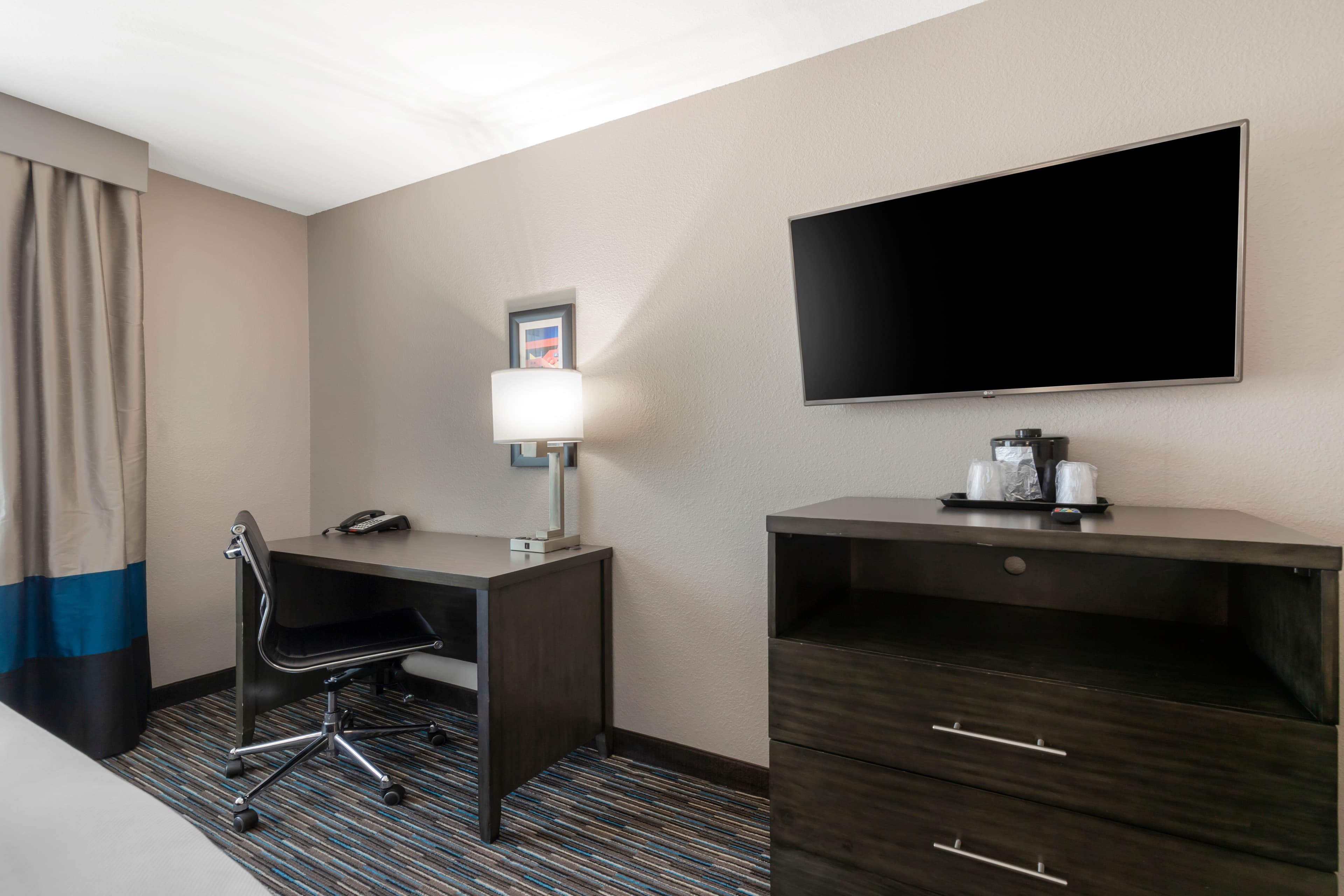 Comfort Inn & Suites Near Medical Center — 7
