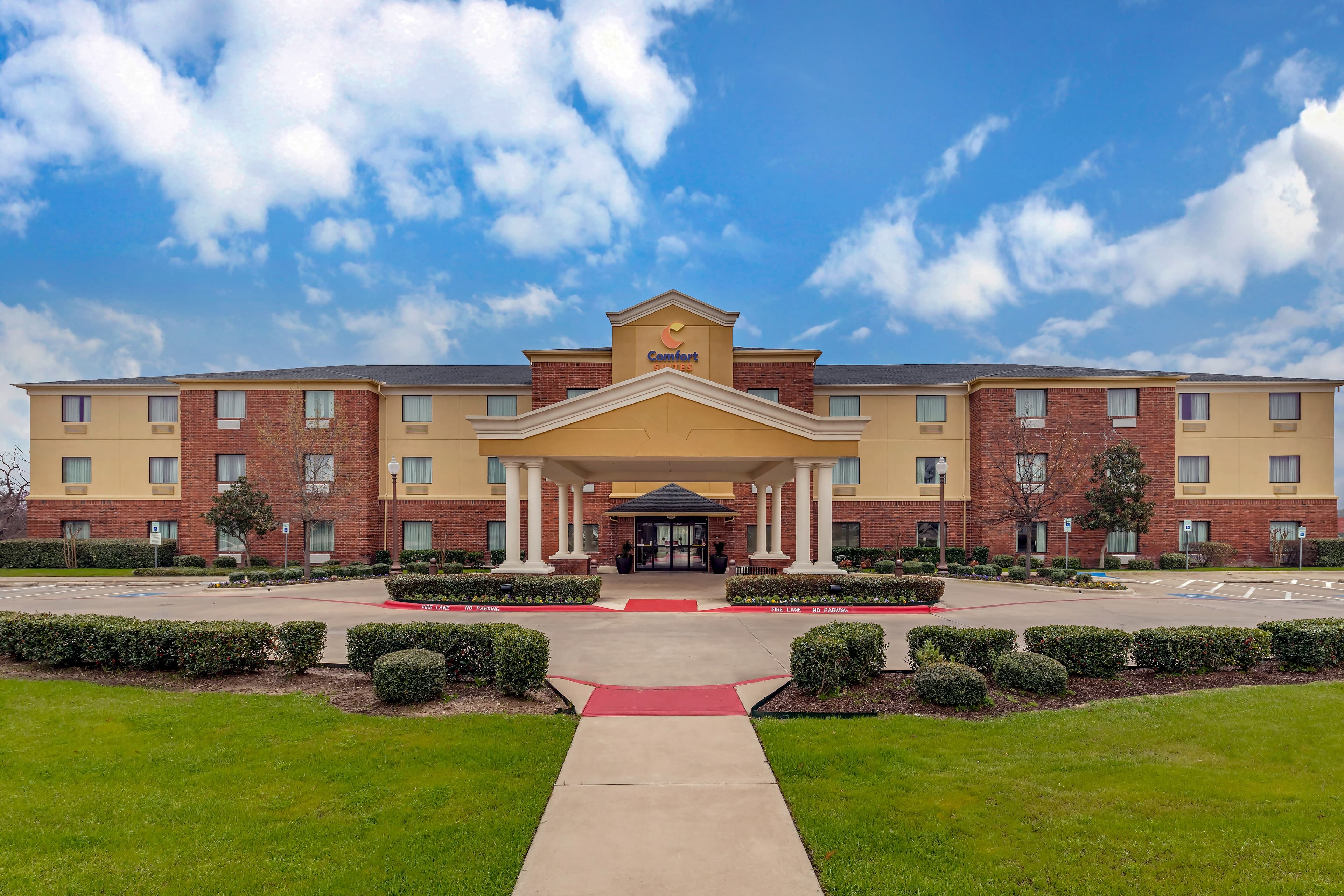 Comfort Suites Ennis - Image 1