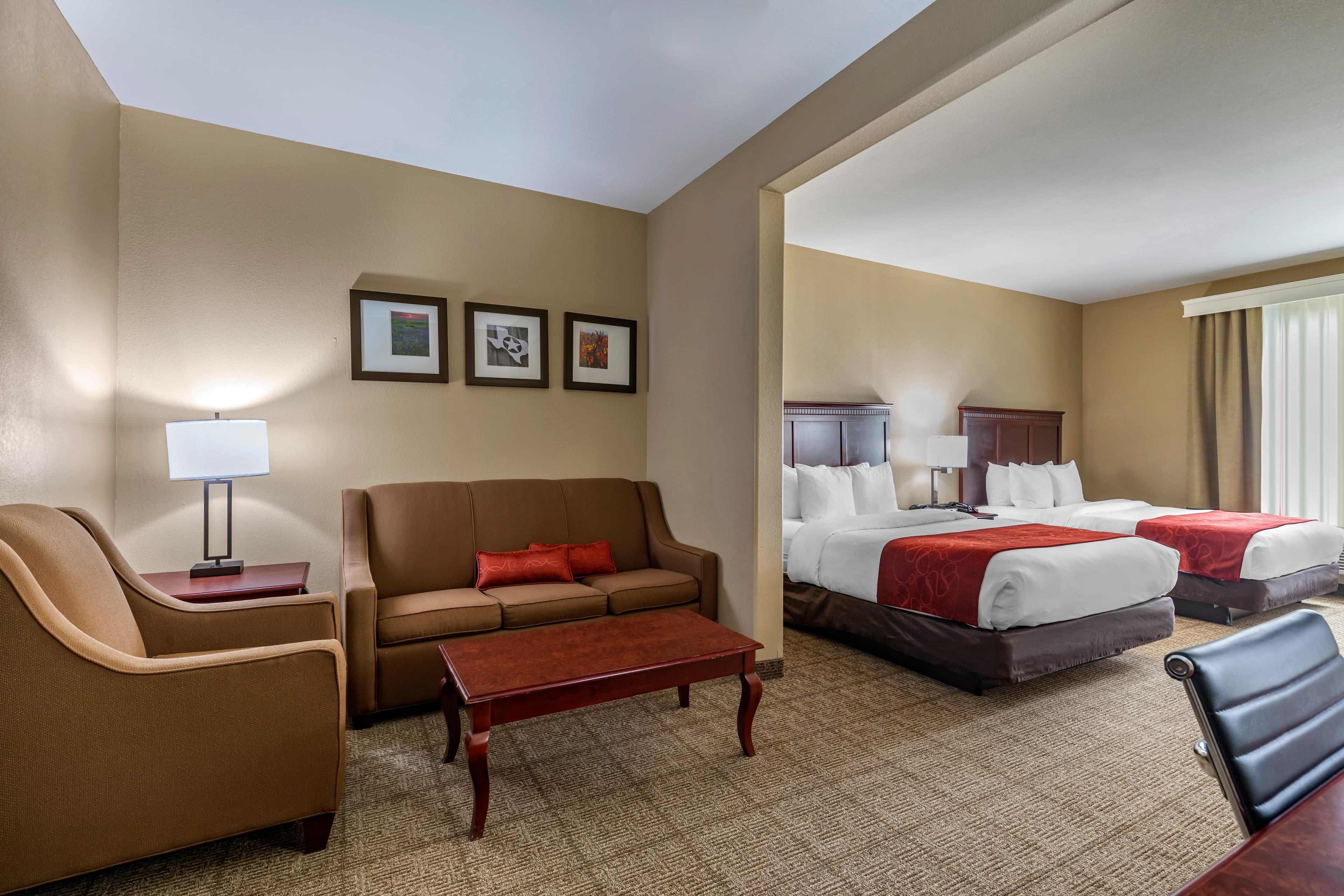 Comfort Suites Ennis - Image 4
